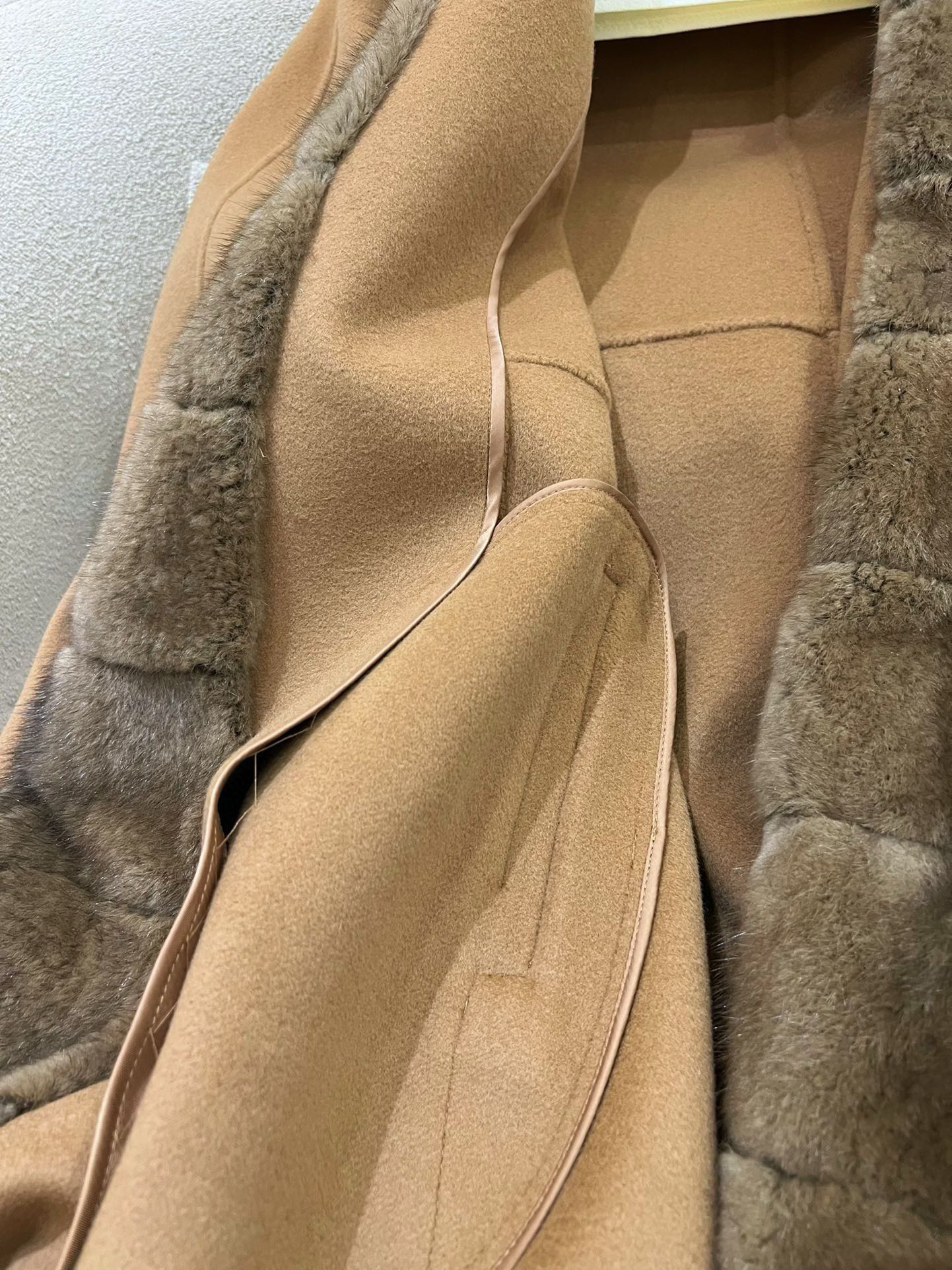 Elegant Cashmere Blend Cardigan with Mink Fur Trim - Classic Style & Comfort 7 i1724130719 4297 8