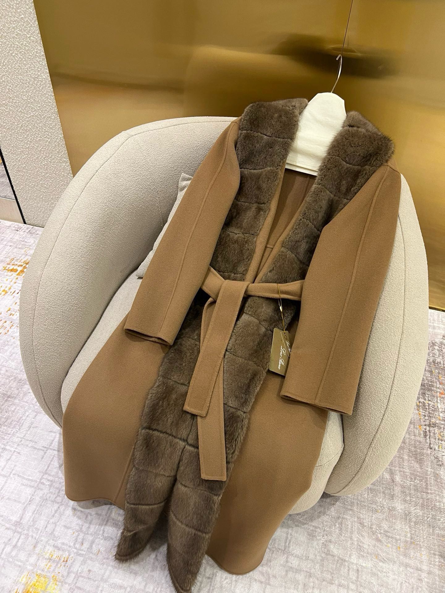 Elegant Cashmere Blend Cardigan with Mink Fur Trim - Classic Style & Comfort 4 i1724130719 6053 4