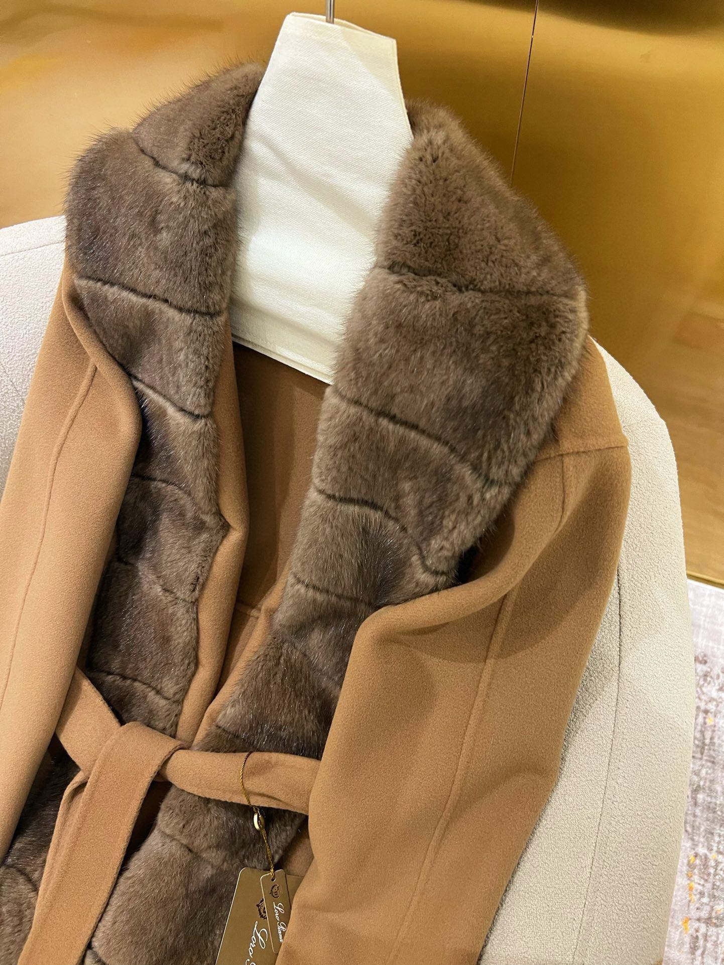Elegant Cashmere Blend Cardigan with Mink Fur Trim - Classic Style & Comfort 5 i1724130719 8710 5