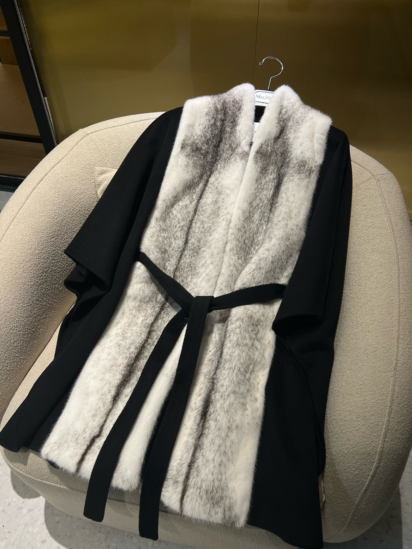 Cashmere & Mink Cape with Detachable Sleeves - Elegant & Versatile 5 i1724814007 5546 3