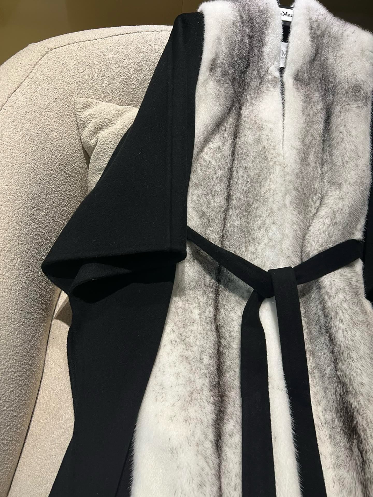 Cashmere & Mink Cape with Detachable Sleeves - Elegant & Versatile 8 i1724814007 6434 4