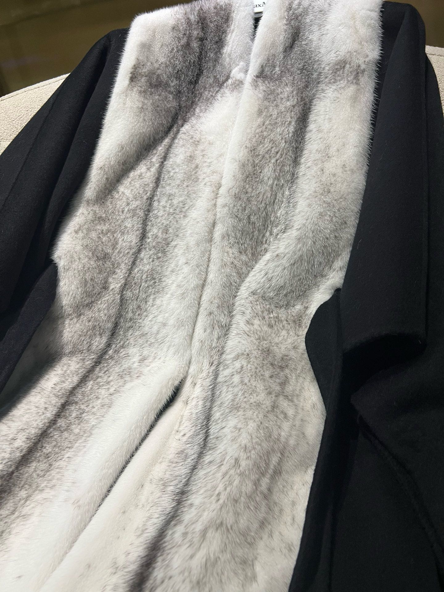 Cashmere & Mink Cape with Detachable Sleeves - Elegant & Versatile 9 i1724814007 6541 5