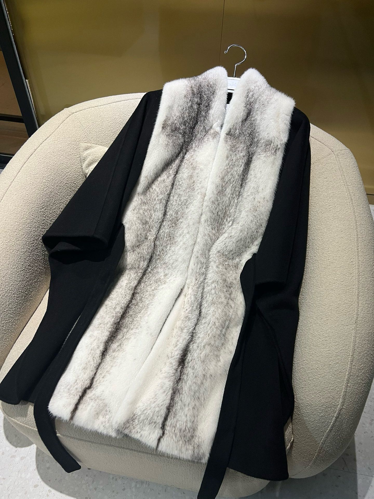 Cashmere & Mink Cape with Detachable Sleeves - Elegant & Versatile 6 i1724814007 8384 6