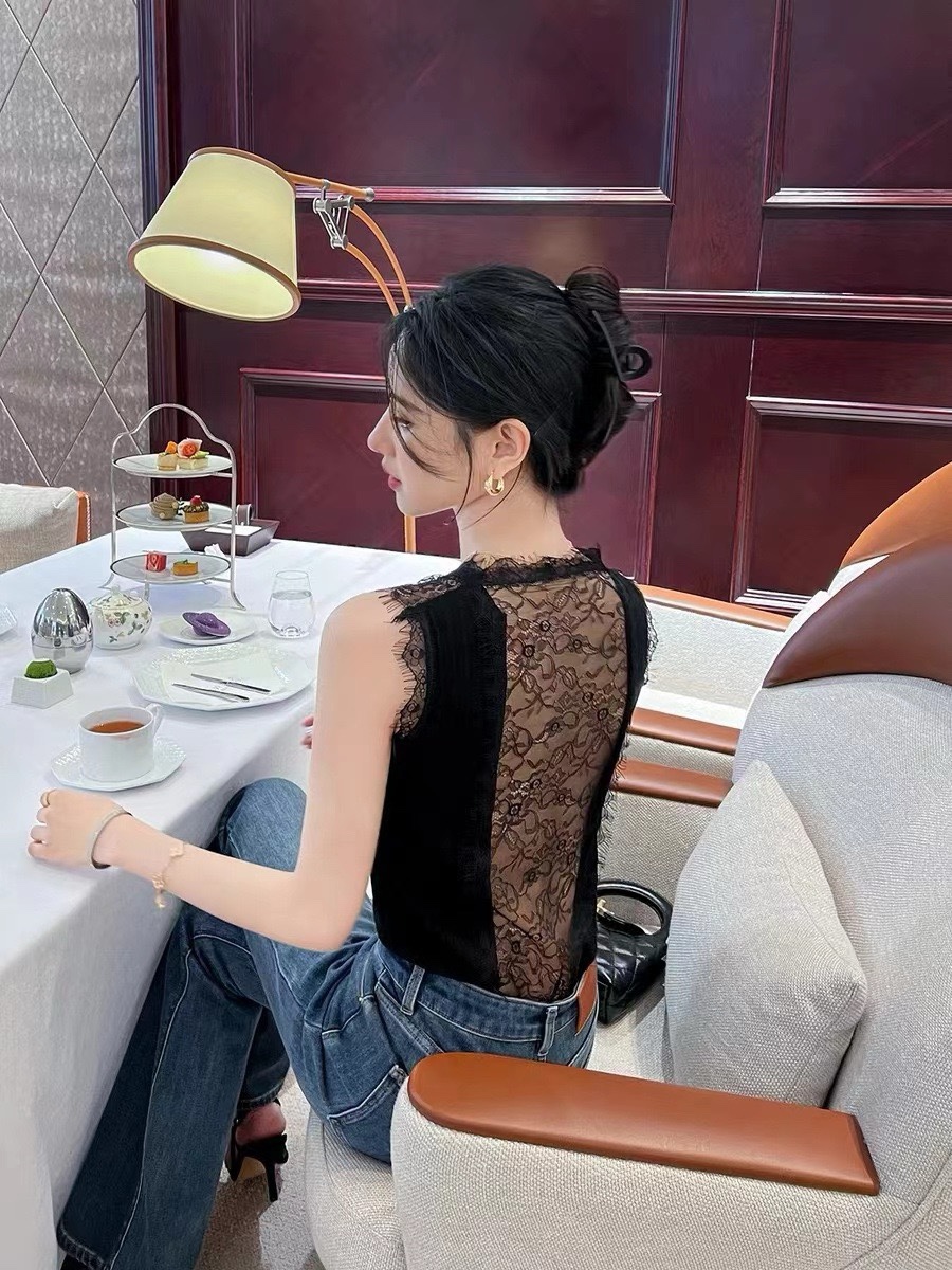 Elegant Lace V-Neck Cami Top - Sophisticated & Sexy Women's Tank Top 3 i1749532376 1419 3