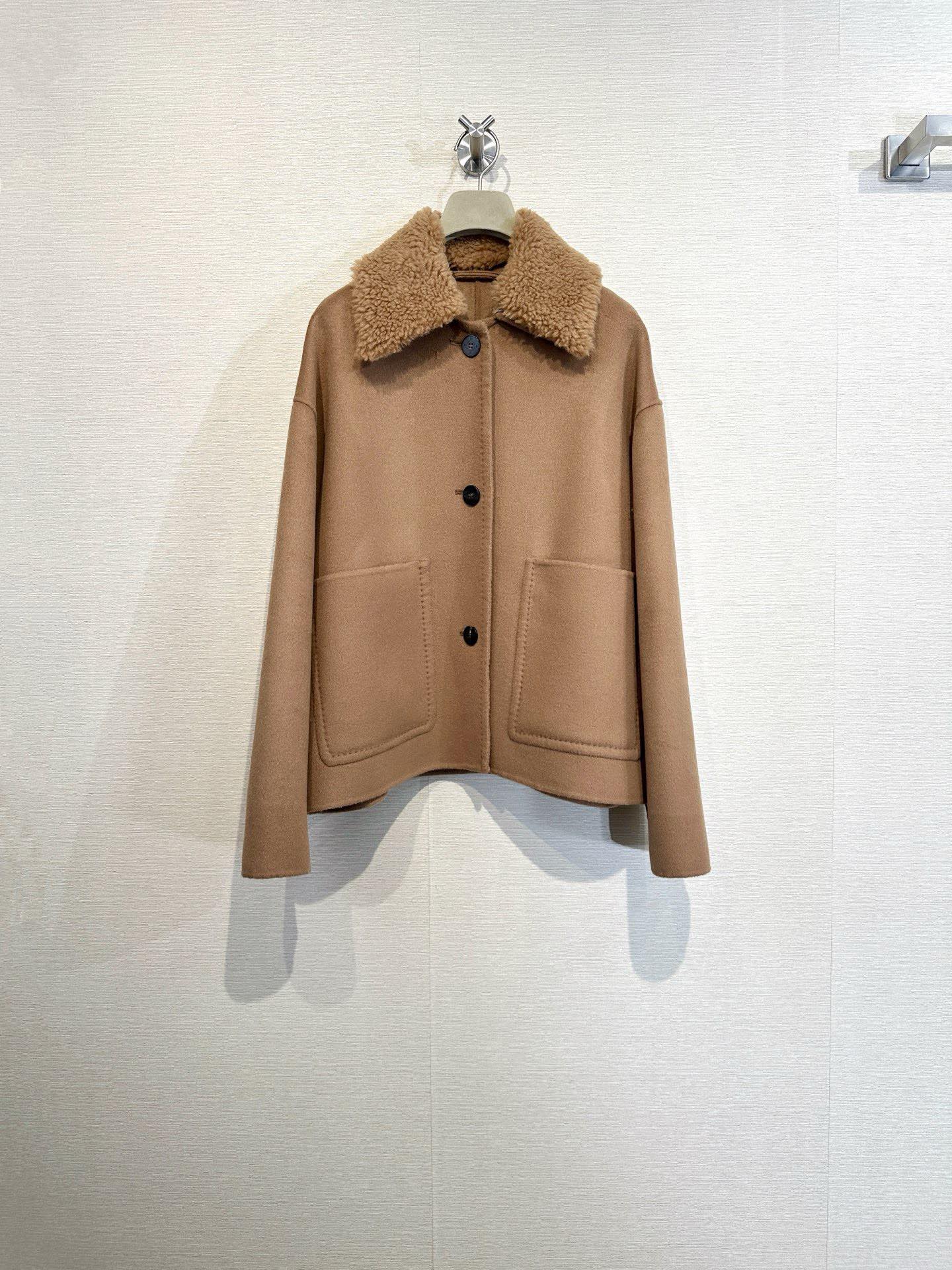 Elegant Camel Wool Blend Coat with Detachable Faux Fur Collar - Autumn/Winter 5 i1755668668 4565 2