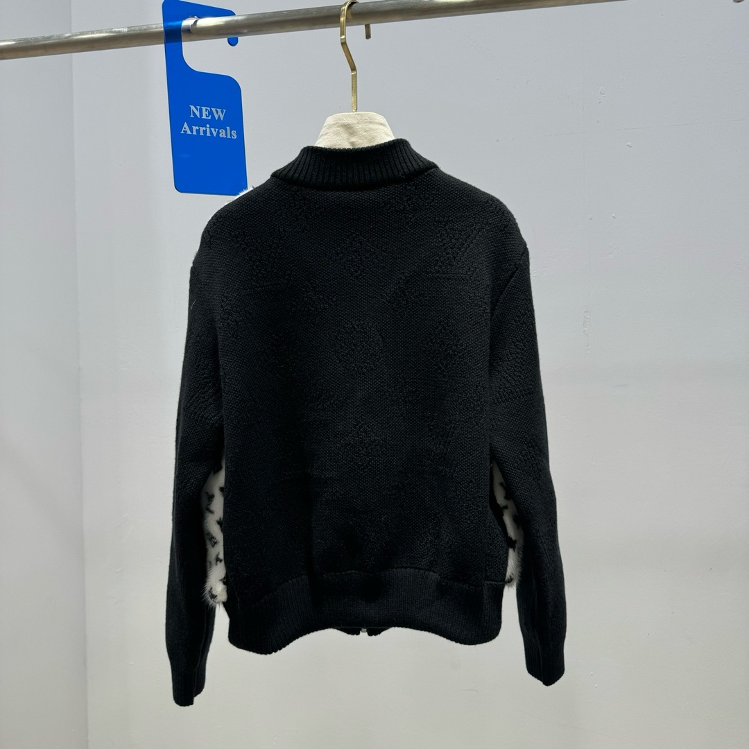 Louis Vuitton Mink Knitted Sweater: 2025 Fall/Winter Collection 6 i1755771240 1899 0