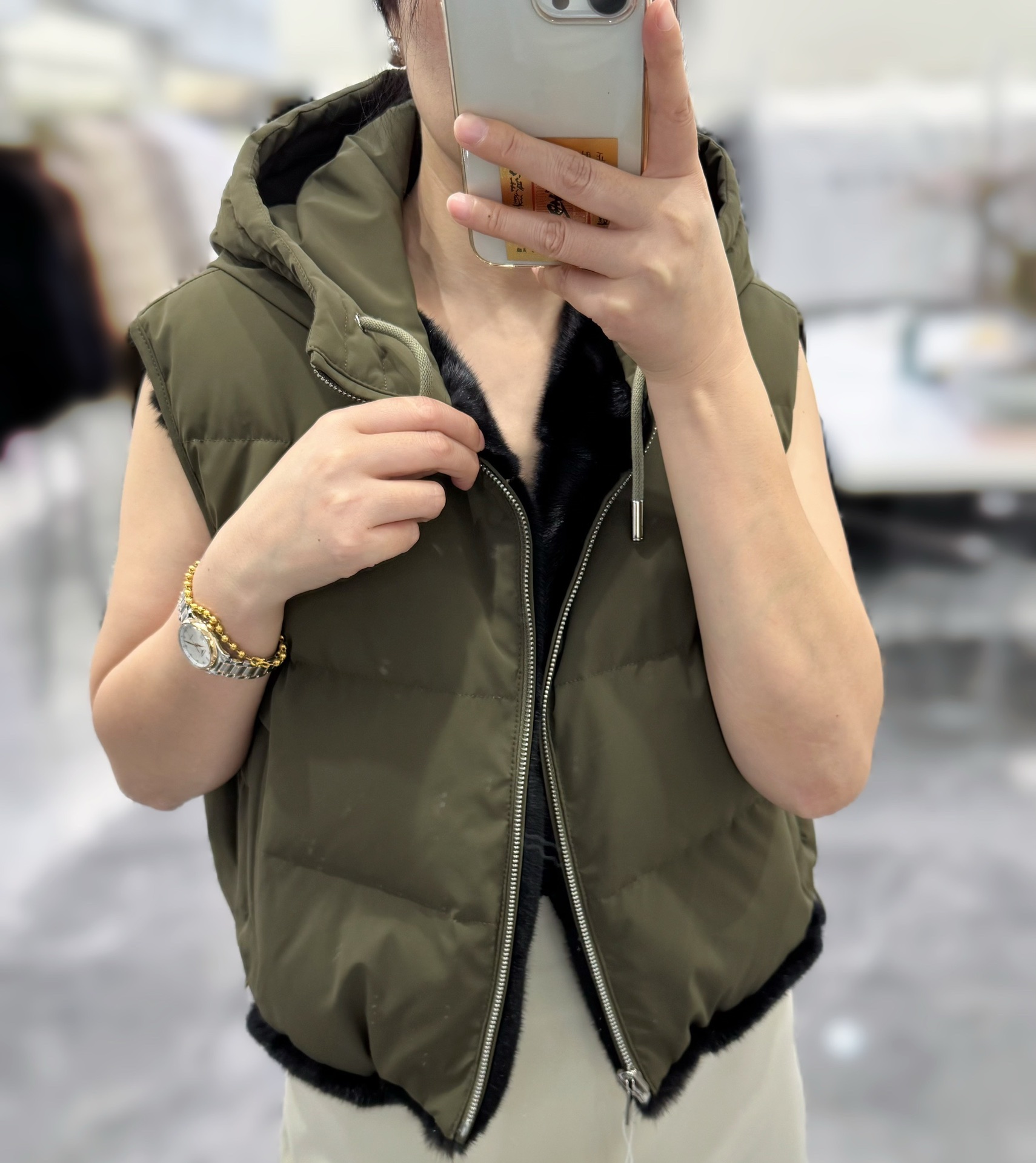 Reversible Mink & Down Vest: Korean Style, Winter Warmth 8 i1757138353 2616 4