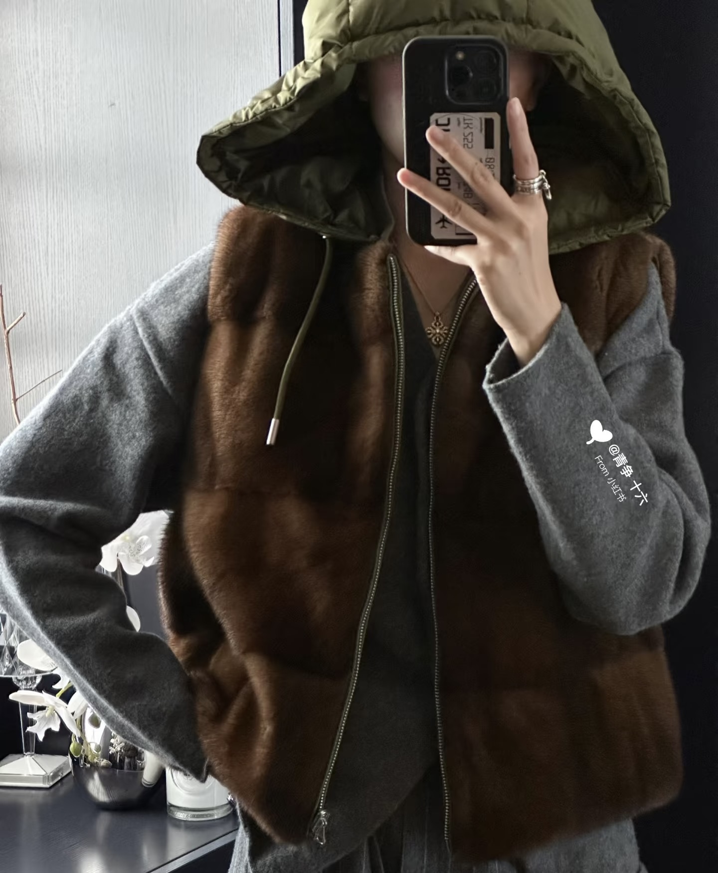 Reversible Mink & Down Vest: Korean Style, Winter Warmth 3 i1757138353 4050 7
