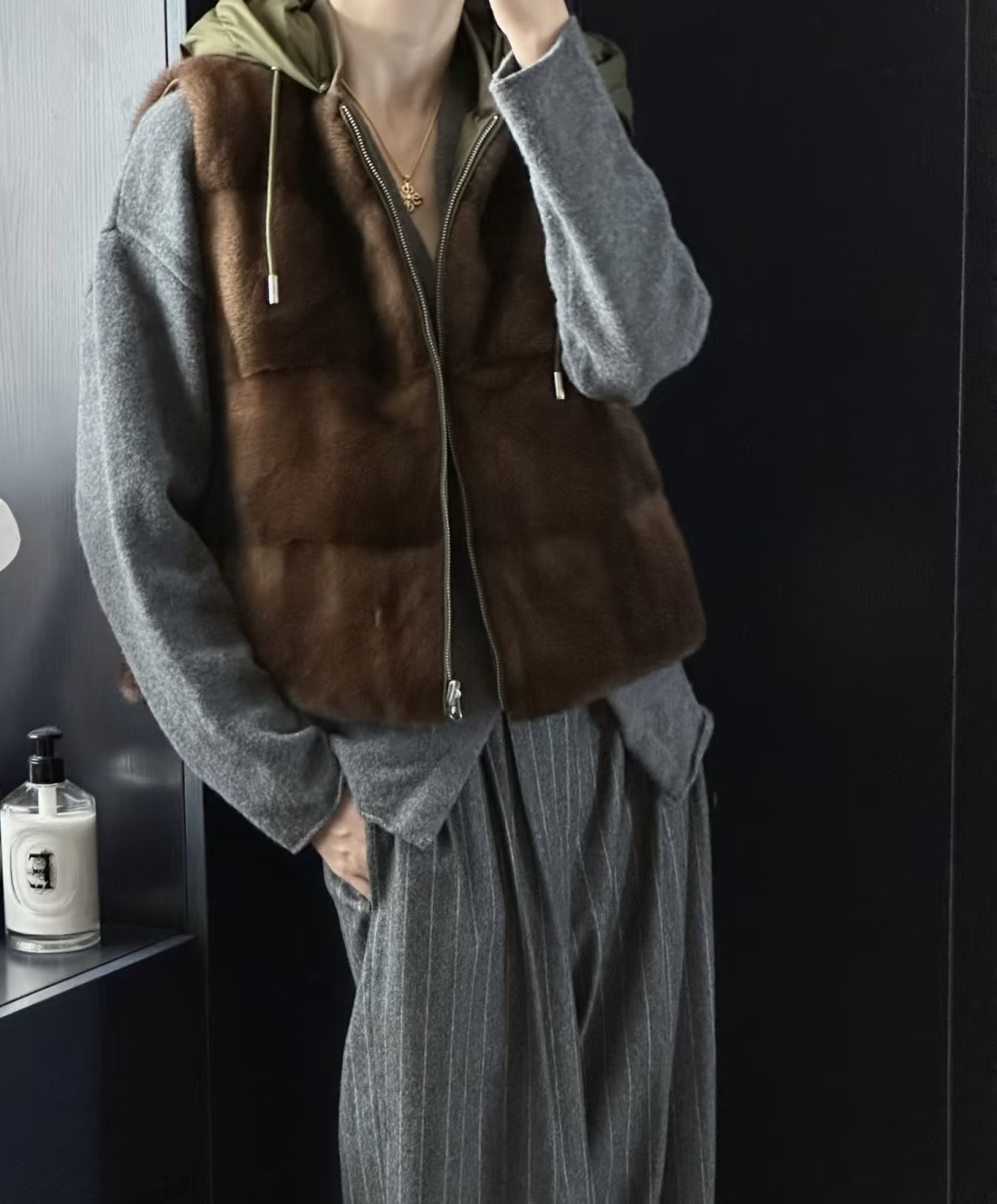 Reversible Mink & Down Vest: Korean Style, Winter Warmth 5 i1757138353 4089 1