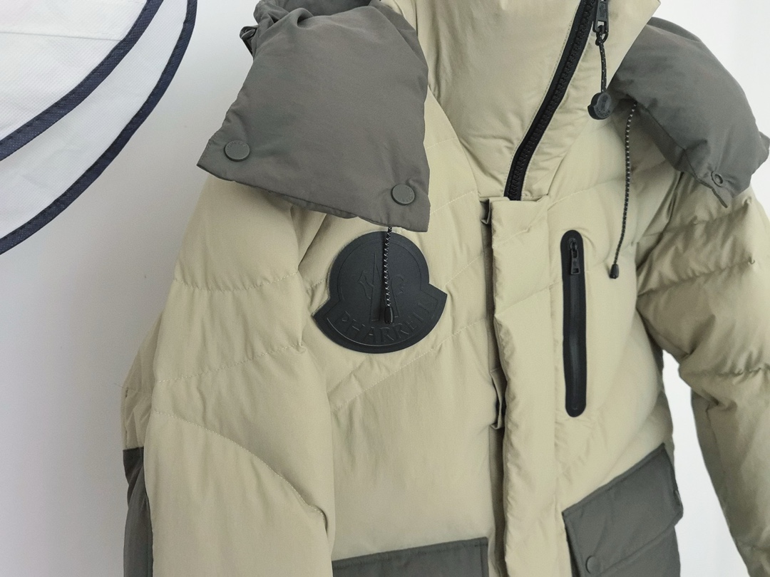 Moncler X Pharrell Williams Padded Down Jacket Detachable Logo - Unisex 8 i1757673529 2873 1
