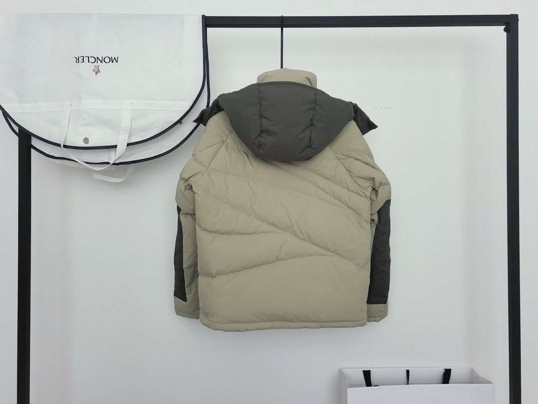 Moncler X Pharrell Williams Padded Down Jacket Detachable Logo - Unisex 6 i1757673529 374 5