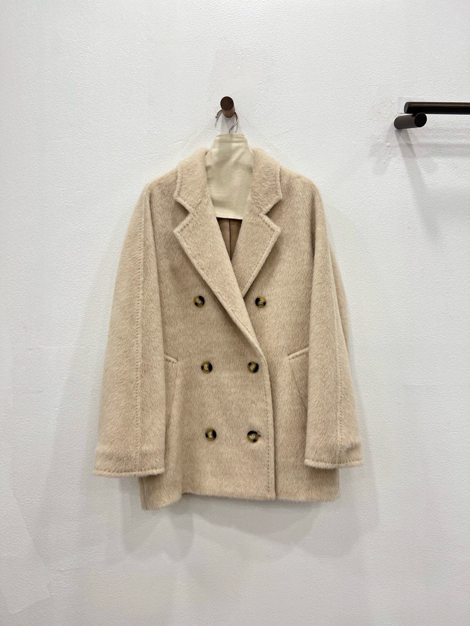 Max Mara 101801 Wool & Alpaca Blend Coat - Luxurious & Warm 7 i1758346676 9756 5