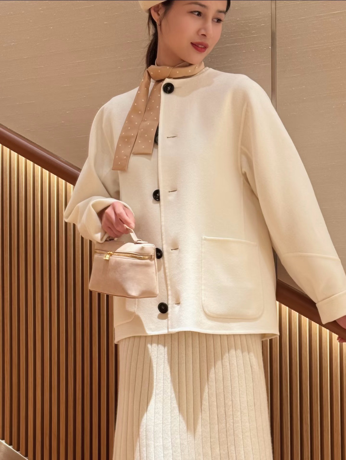 Elegant Cashmere Blend Top: Soft, Warm, and Stylish Women's Clothing 4 i1758852756 356 3