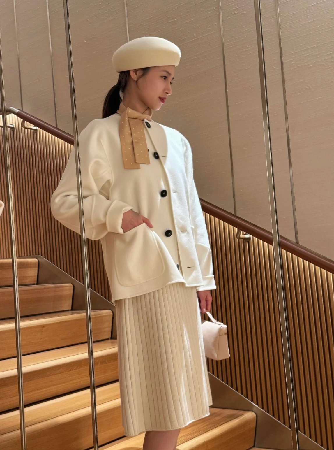 Elegant Cashmere Blend Top: Soft, Warm, and Stylish Women's Clothing 5 i1758852756 5884 8