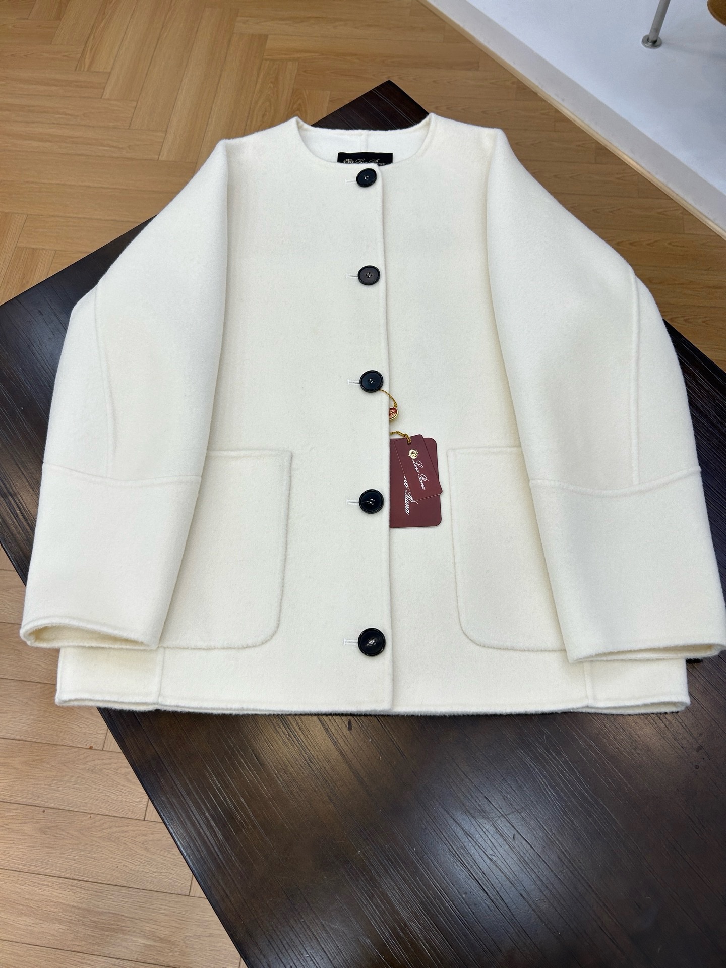 Elegant Cashmere Blend Top: Soft, Warm, and Stylish Women's Clothing 7 i1758852768 1614 0