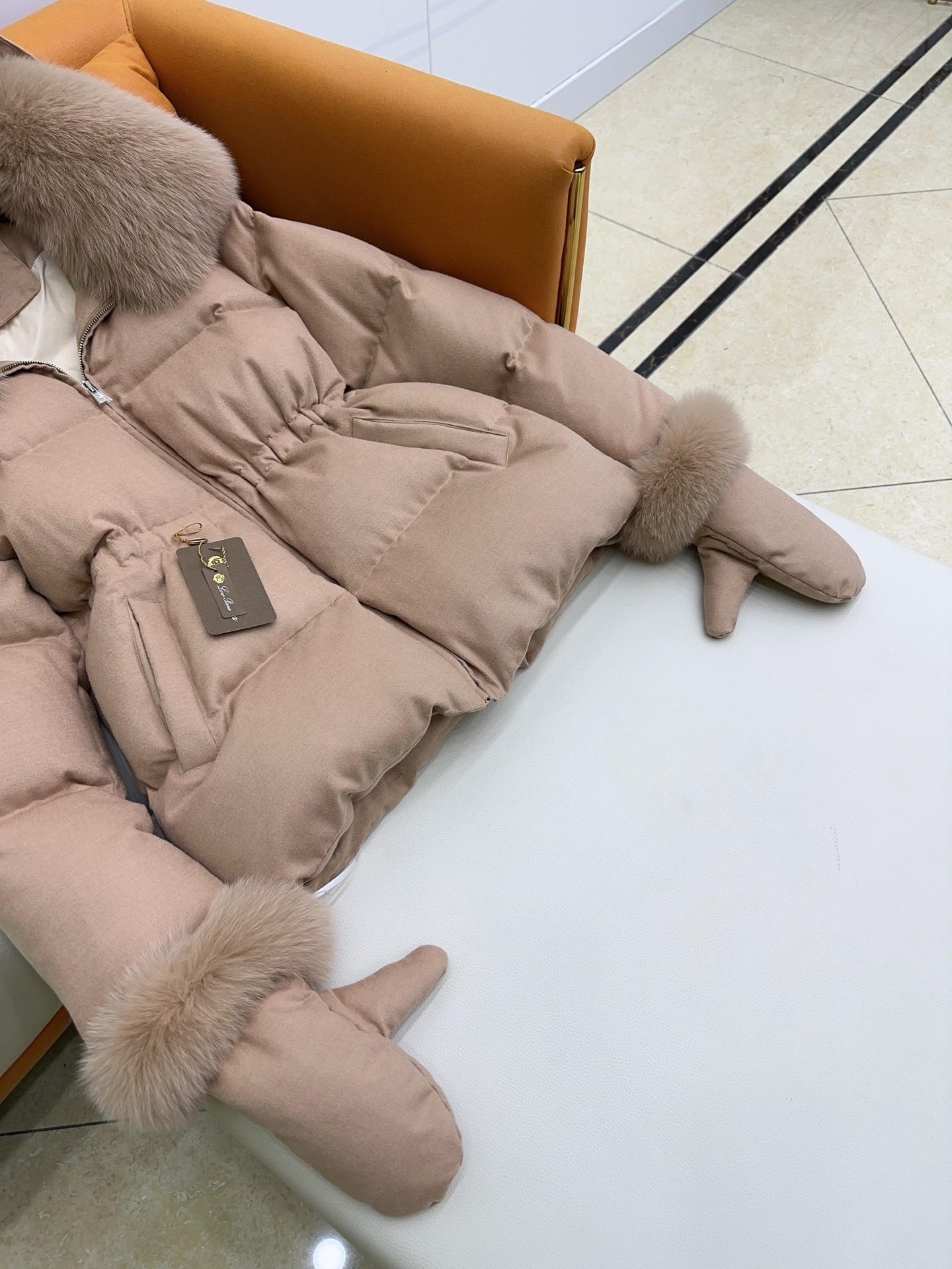 Luxury Wool & Cashmere Down Coat with Fox Fur Collar & Gloves 6 i1759567741 5384 0