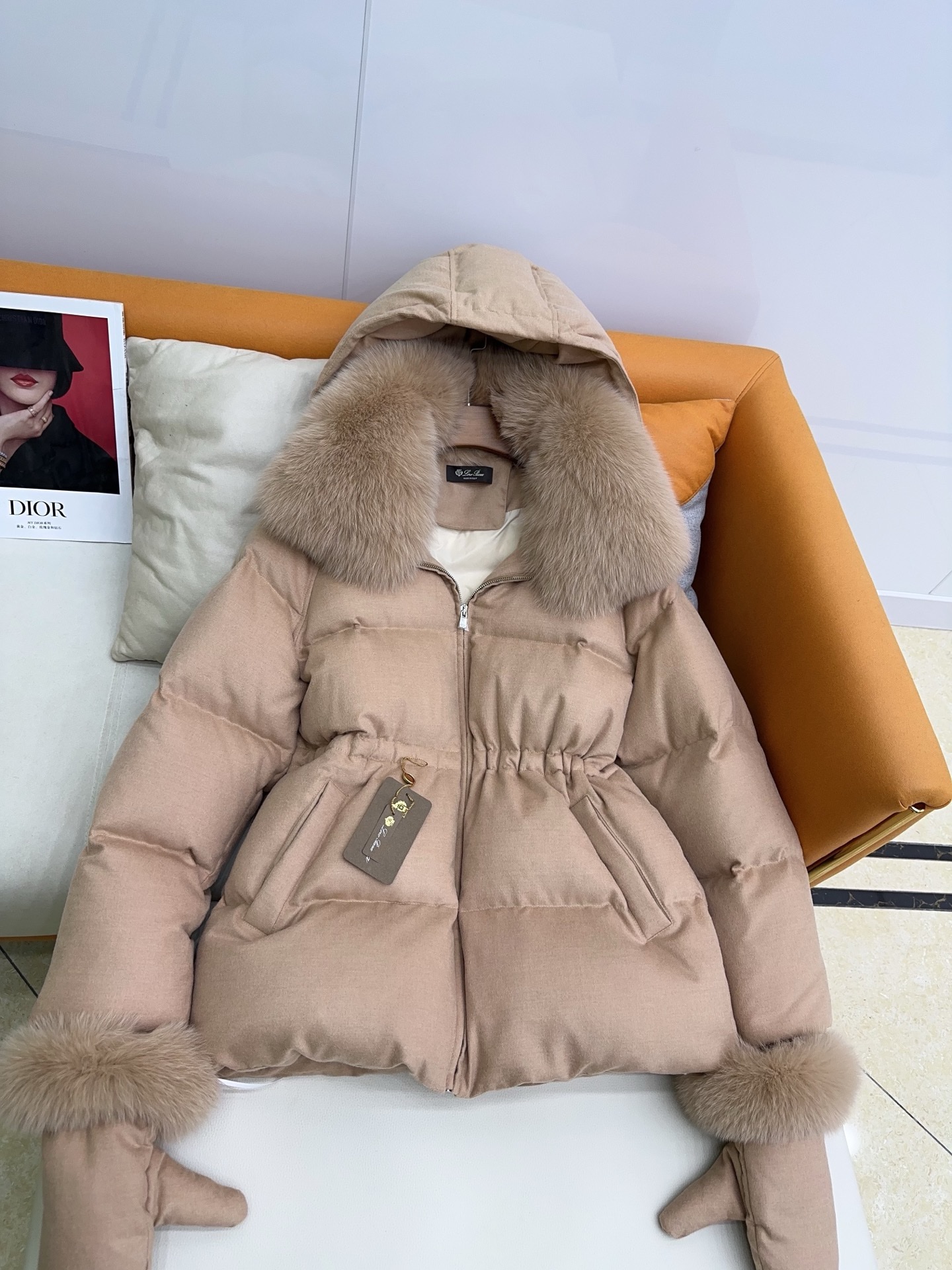 Luxury Wool & Cashmere Down Coat with Fox Fur Collar & Gloves 3 i1759567741 9816 0