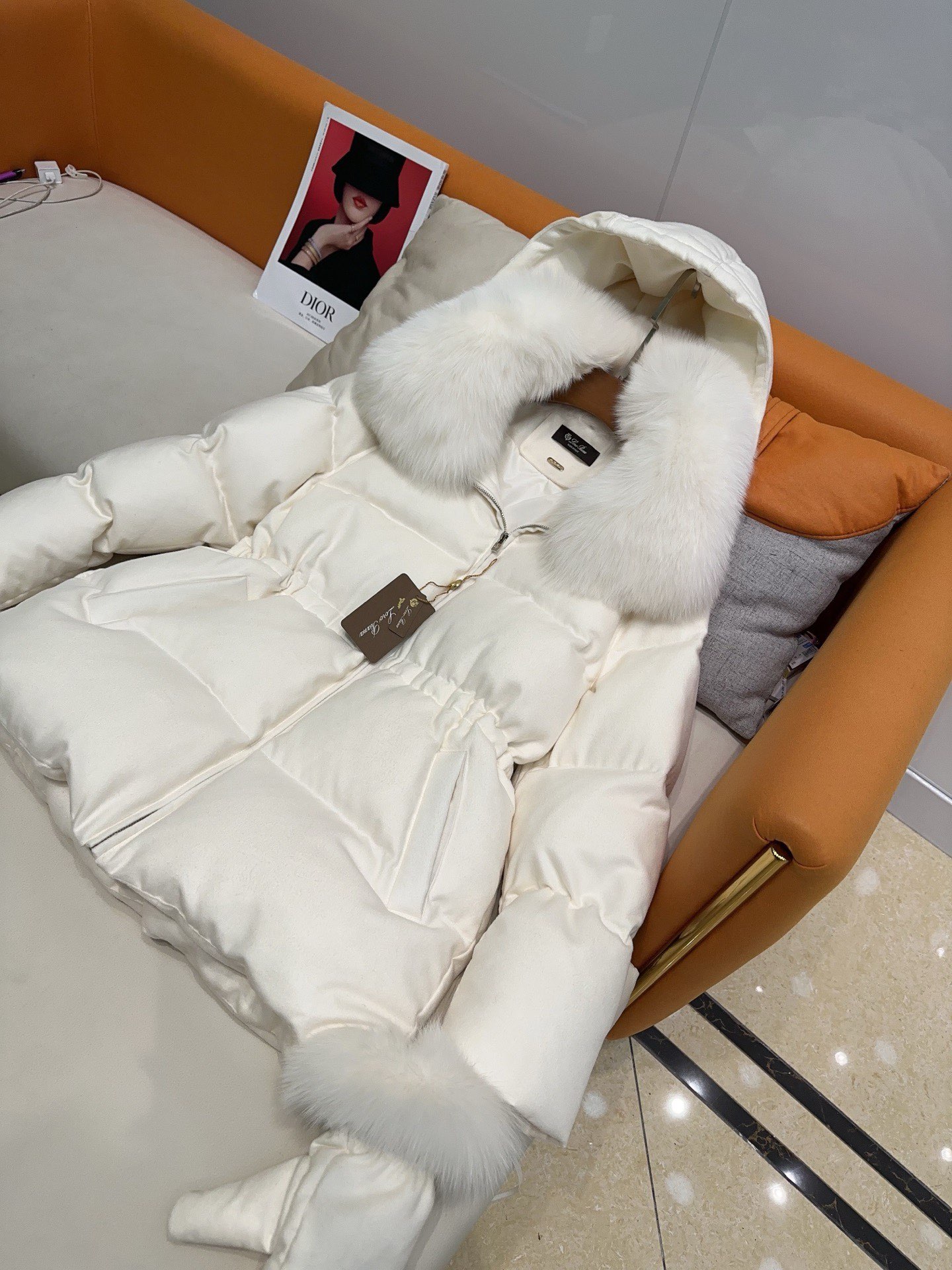 Elegant Wool-Cashmere Blend Down Coat with Fox Fur Collar & Free Gloves 7 i1759567964 6416 7