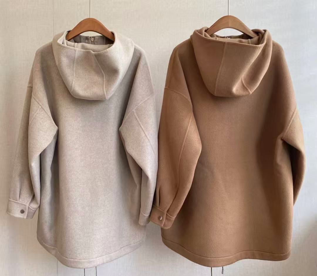 Elegant Hooded Cashmere Coat with Mink Pockets - Luxurious Warmth for Winter 6 i1759729293 6227 8