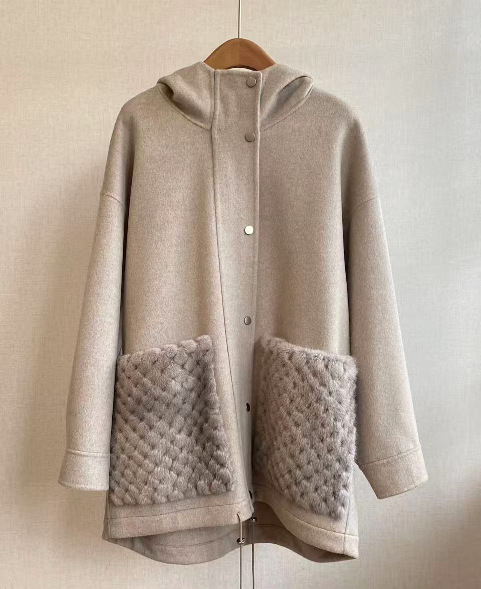 Elegant Hooded Cashmere Coat with Mink Pockets - Luxurious Warmth for Winter 7 i1759729293 876 5