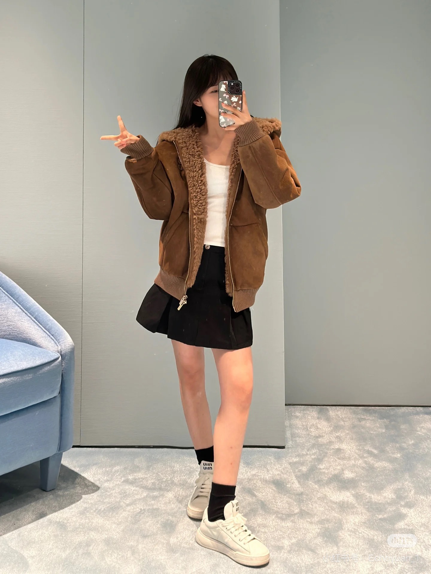 Miu Miu Shearling Jacket: Luxurious, Warm, and Stylish - Perfect for Fall/Winter 2 i1759808910 2175 4
