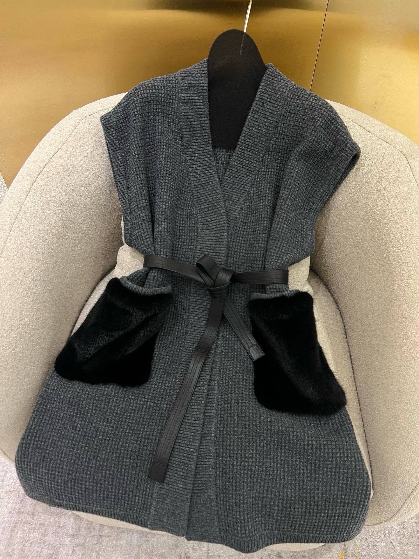 Elegant Mink Fur Patchwork Knitted Vest Coat - Luxurious & Fashionable 2 i1759829770 7962 7