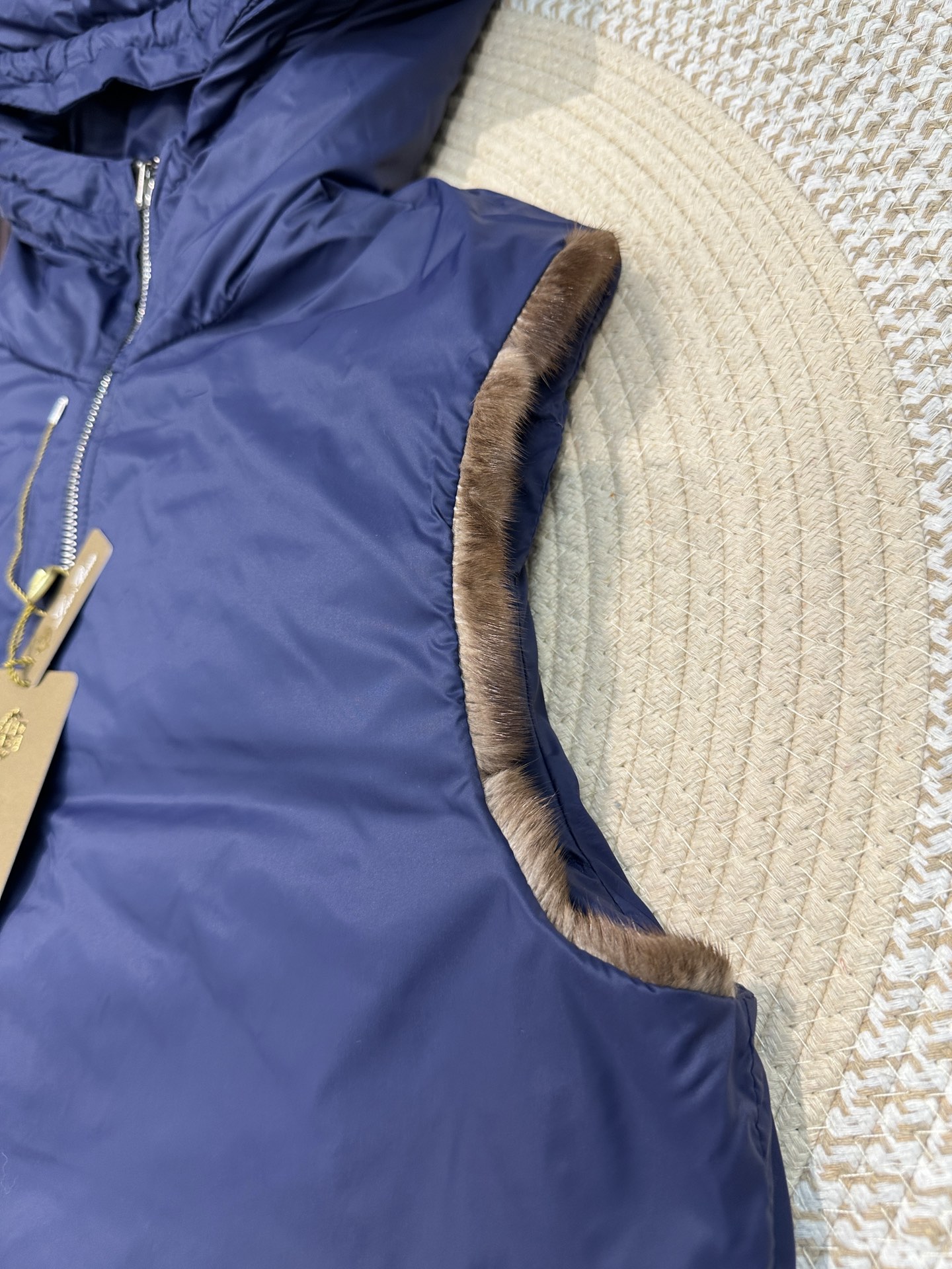 Reversible Mink & Down Vest: Fashionable, Warm, and High-Quality 9 i1760769716 917 0