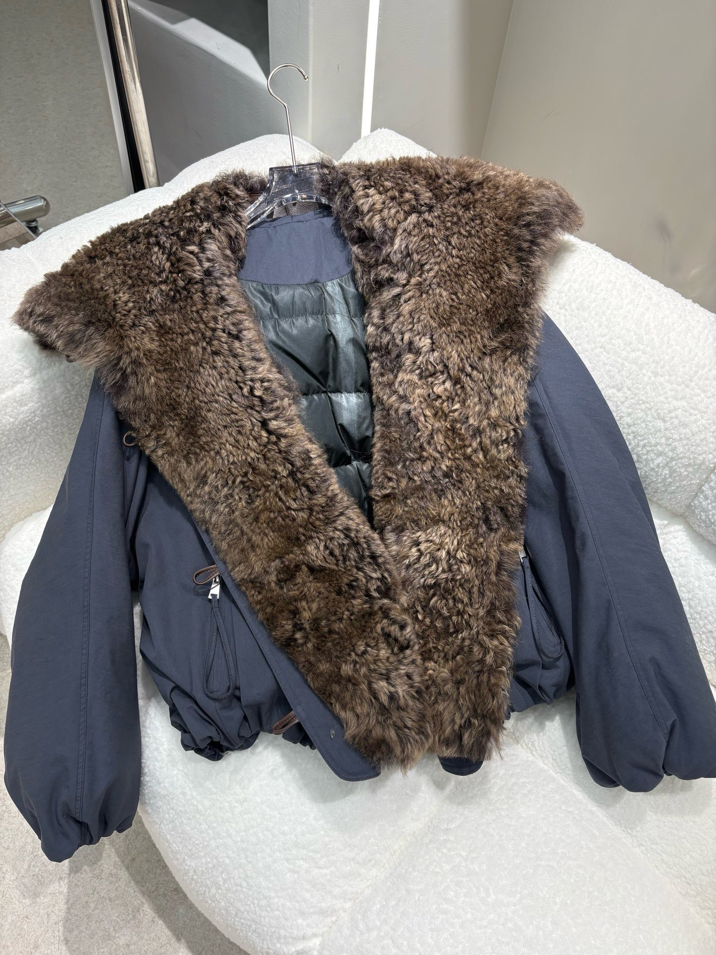 Luxury Down Jacket with Detachable Fur Collar – Stylish & High-Quality