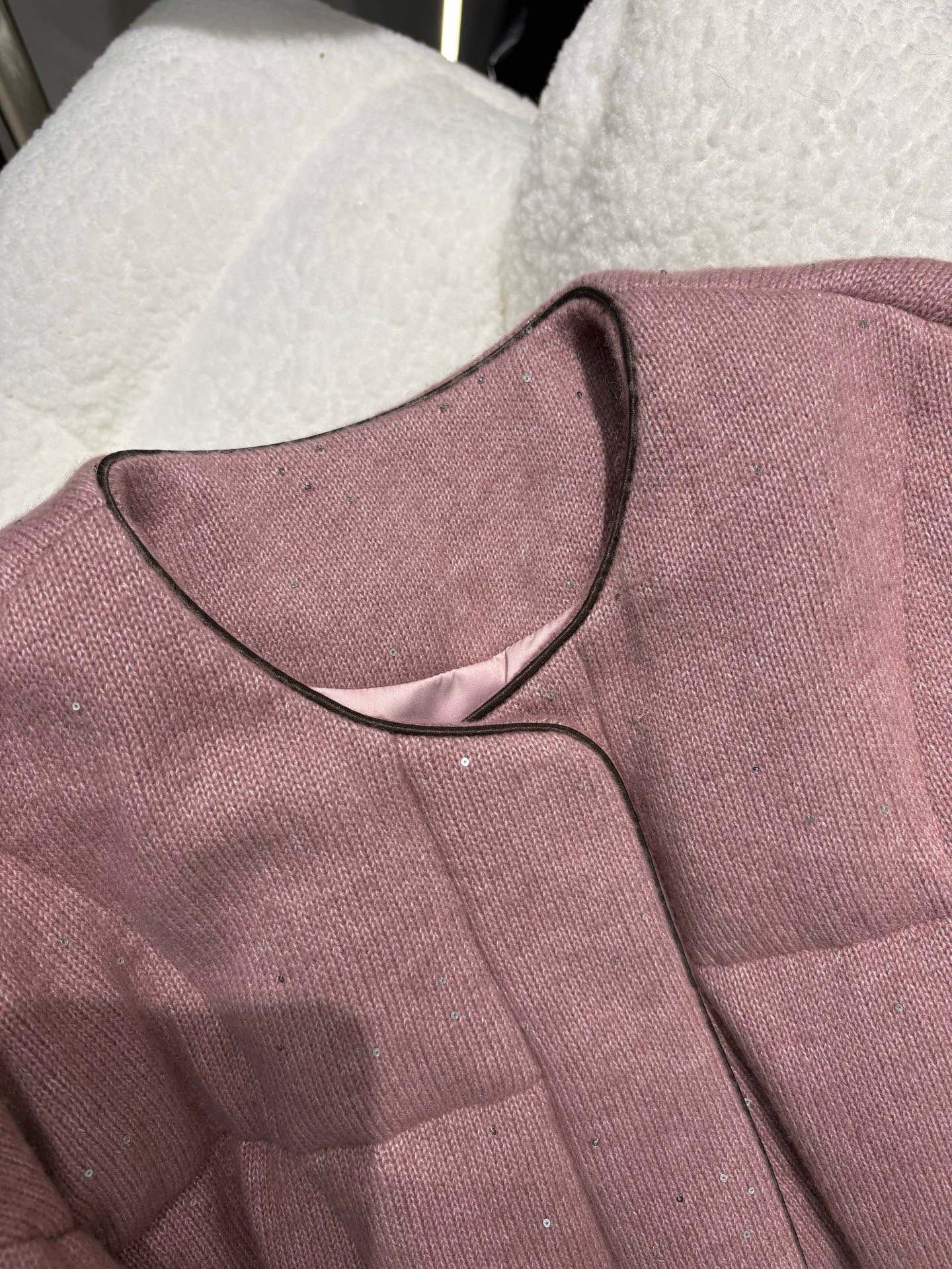 Fendi Cashmere Knit Goose Down Puffer Jacket with Sequin Embellishments 9 i1761815317 3204 4