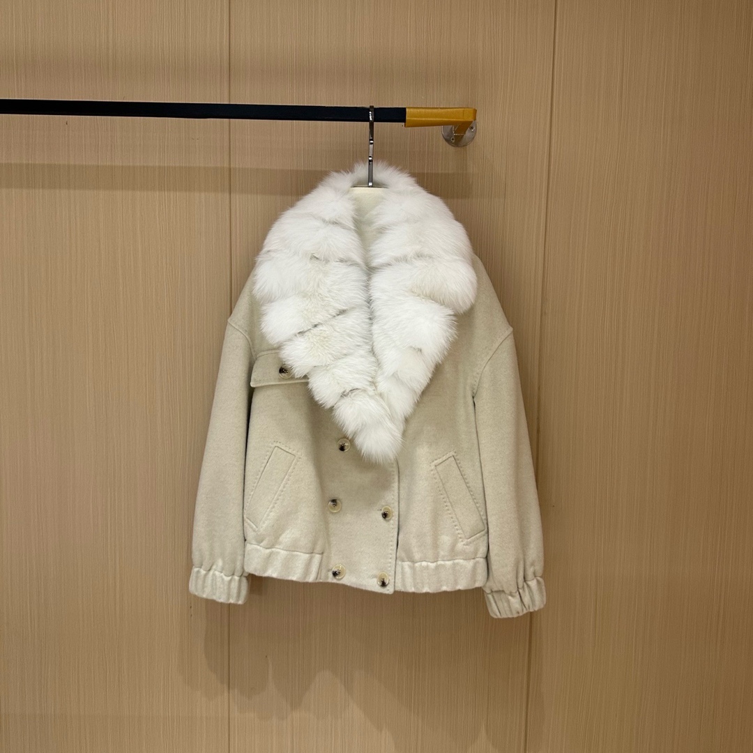Fendi Wool Coat with Fox Fur Collar, Detachable, Versatile Style 5 i1762228727 6446 0