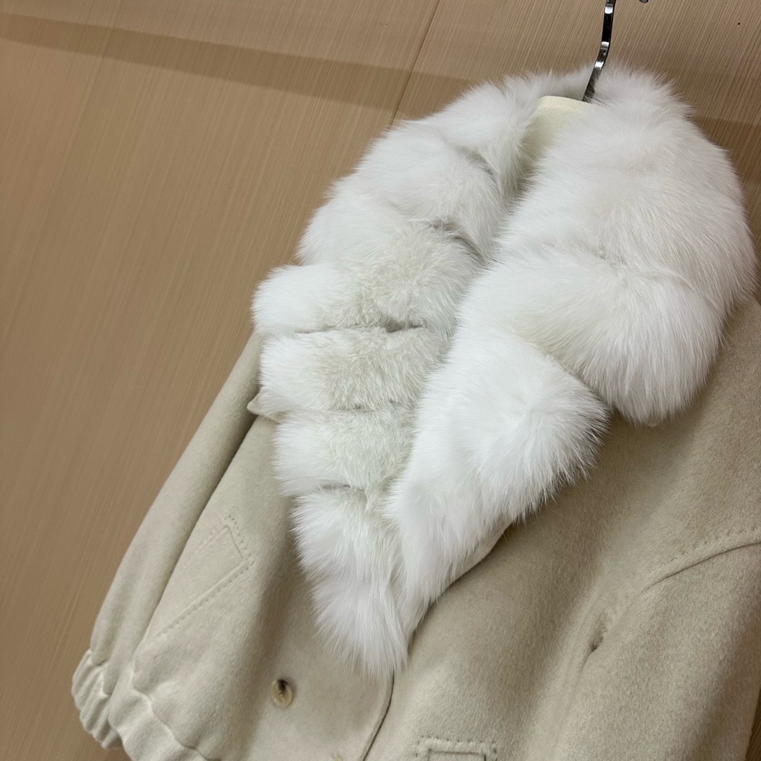 Fendi Wool Coat with Fox Fur Collar, Detachable, Versatile Style 7 i1762228727 7058 3