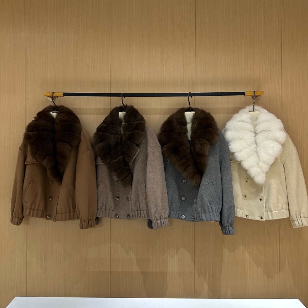 Fendi Wool Coat with Fox Fur Collar, Detachable, Versatile Style 8 i1762228727 7295 6