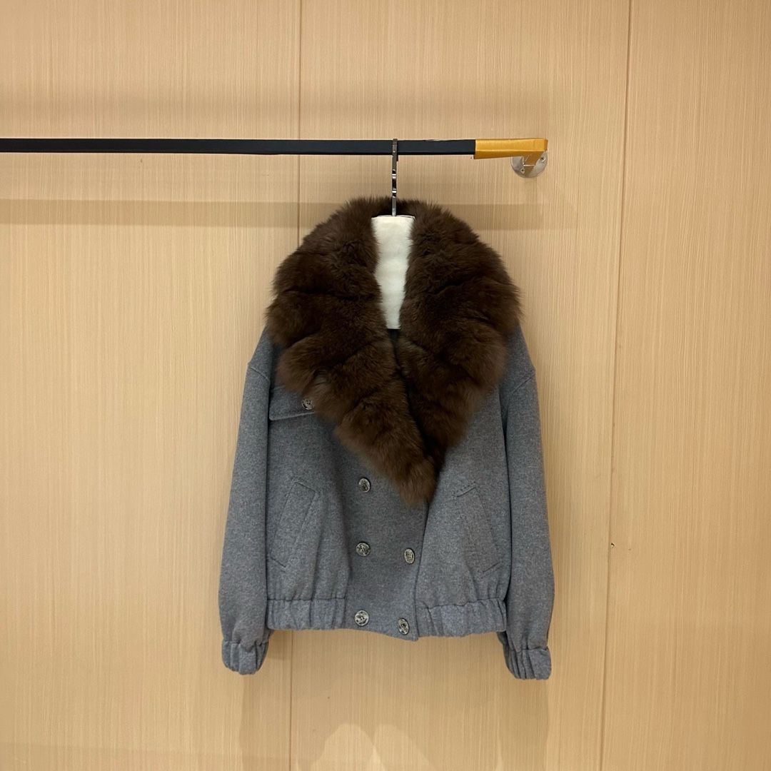 Fendi Wool Coat with Fox Fur Collar, Detachable, Versatile Style 4 i1762228727 7763 4