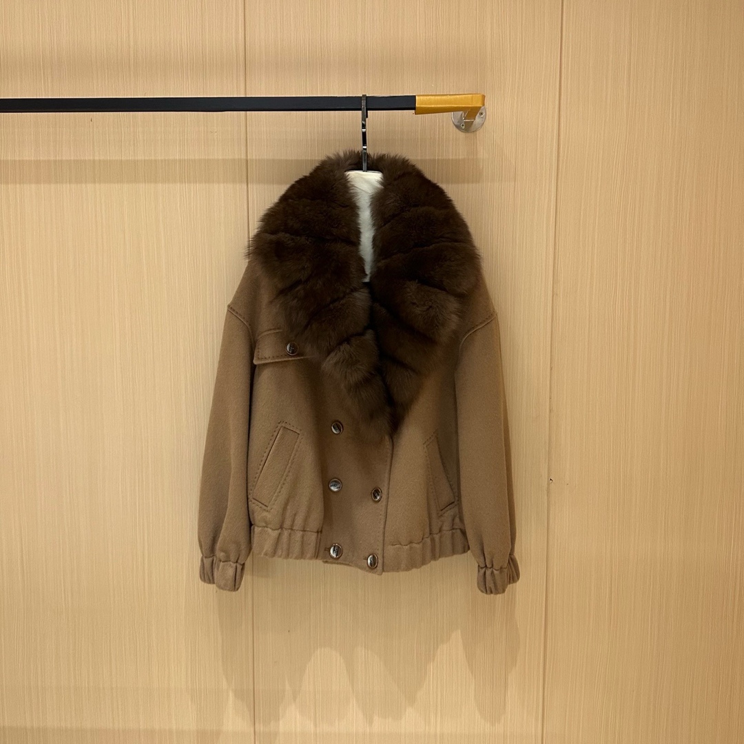 Fendi Wool Coat with Fox Fur Collar, Detachable, Versatile Style 3 i1762228727 9888 7