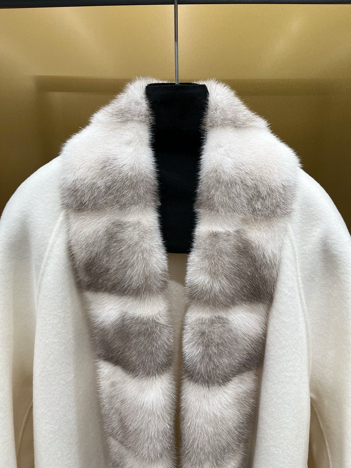 Elegant Double-Faced Wool Cashmere Coat with Mink Fur Collar - Cream White 8 i1764474536 4446 2