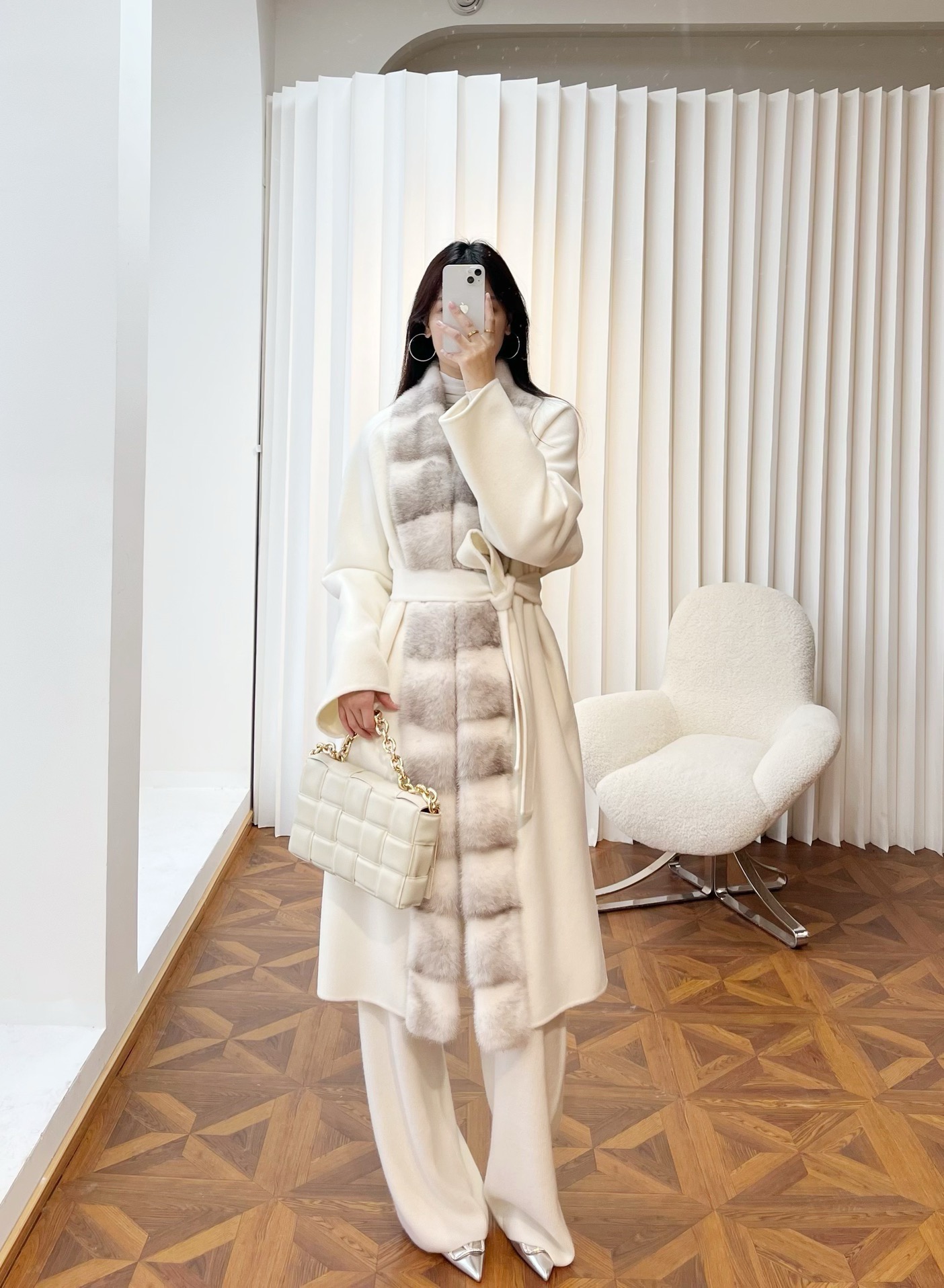 Elegant Double-Faced Wool Cashmere Coat with Mink Fur Collar – Cream White