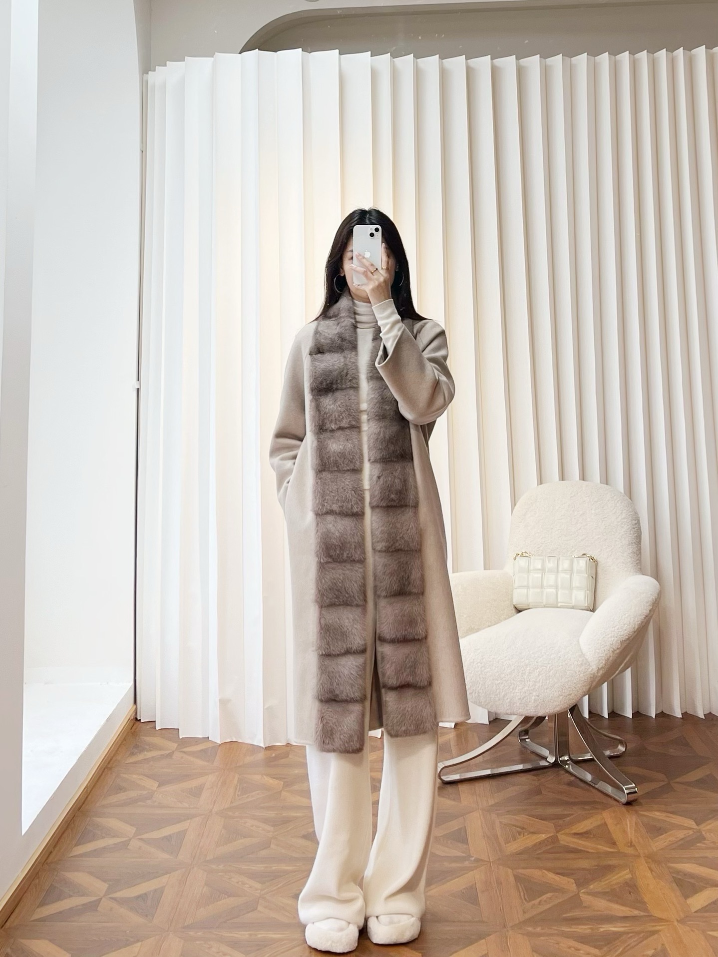Elegant Double-Faced Wool-Cashmere Coat with Mink Fur Collar