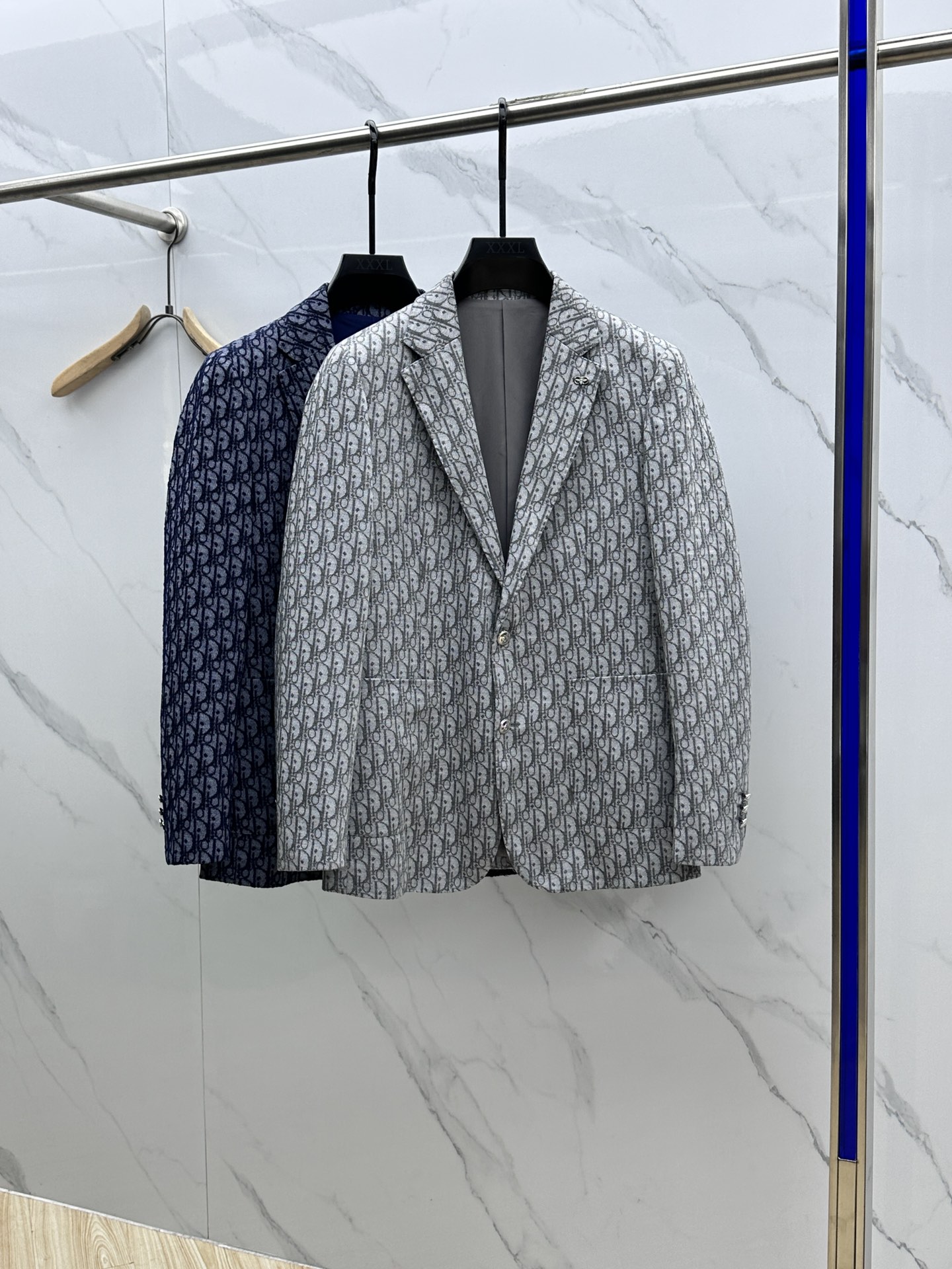 NO:118632,Dior Dior's latest Gucci suit and casual jacket in early spring. High-end quality, pattern fabrics and hardware are customized 1:1 in the counter. The jacquard gradient design is breathable and comfortable to make into a fabric. The upper body is handsome and stylish, without any restraint, and the upper body is super comfortable!  The whole piece is super cool and upscale!  The upper body is not thick, showing the fashionable and personalized atmosphere!  Produced by Hs Code Number: M-XXXL,,dior,dior,gucci,jackets & coats,business suit,alexander wang19860909Dior·迪奥 早春最新款古驰西装休闲外套 高端品质、版型面料五金都是专柜1:1定制,提花渐变设计、透气舒适合成面料,上身帅气有型,一点不拘束、上身超级舒适！整件超级酷炫上档次！上身不厚重,尽显时尚个性气息！Hs出品 码数:M-XXXL,,dior,dior,gucci,jackets & coats,business suit,alexander wang,Men's clothing