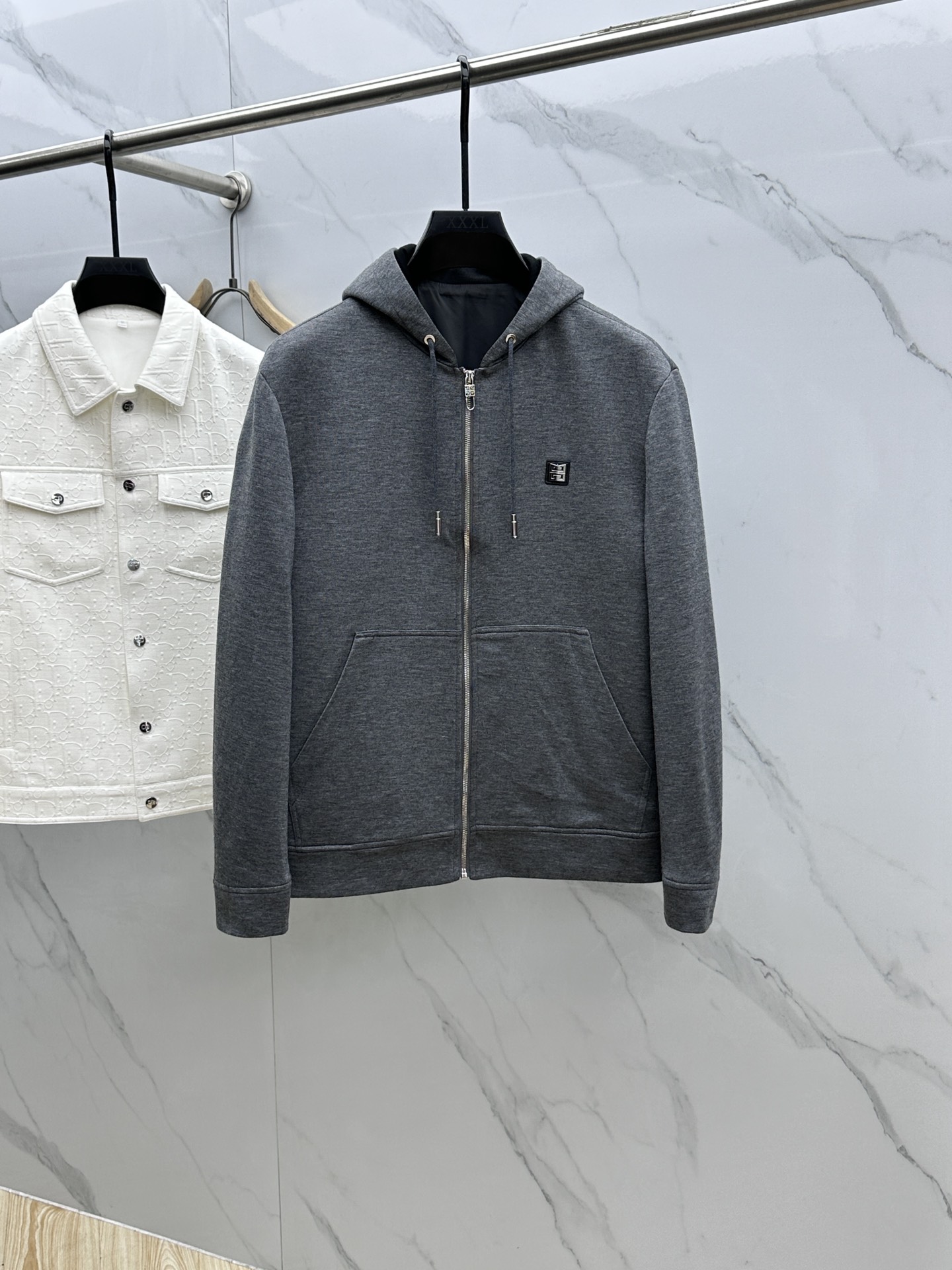 NO:118626,Givenchy ●Givenchy Spring new product, same model on the official website, men's casual zipper hooded!  Channel goods!  Big deals are coming!  Good things are really one after another. Today I bring you another good product, new autumn style, easy to handle. Men's casual autumn hooded trend. Today's single product is a golden autumn fashion trend. The quality is guaranteed. The trend is online. It is a must-have for every man. Wear fashion, wear taste, and wear your own style. Classic British style, and match it casually!  Gray does not pick skin color Produced by Hs Code Number M-3XL, given , given , given , given , hats , alexander wang19860909Givenchy●纪梵希 春季新品 官网同款 男士休闲拉链连帽！渠道货！重磅好货来袭！好东西真是一个接一个,今天又给大家带来一款好货,秋季新款,防皱易打理 男士休闲秋季连帽潮流,今日单品是金秋时尚潮流一款,质量有保障,潮流在线,是每一位男士之必备,穿出时尚,穿出品味,穿出自己的风采,经典英伦风,上身随意搭配！灰色不挑肤色 Hs出品 码数M-3XL,,givenchy,givenchy,hats,alexander wang,Men's clothing