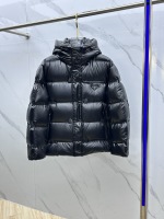P610 🆕Prada 2024 autumn and winter latest men's hooded down jacket, the hood is not removable), the fabric is soft and comfortable. The embossed design and the upper body shape are awesome. zipper. The accessories are all custom-supplied and imported fabrics, which are light and comfortable, warm and stylish, simple and elegant! Lightweight and warm, the best choice to keep out the cold in autumn and winter. Dm size: 50-56 1 P610 🆕Prada 2024 autumn and winter latest men’s hooded down jacket, the hood is not removable), the fabric is soft and comfortable. The embossed design and the upper body shape are awesome. zipper. The accessories are all custom-supplied and imported fabrics, which are light and comfortable, warm and stylish, simple and elegant! Lightweight and warm, the best choice to keep out the cold in autumn and winter. Dm size: 50-56
