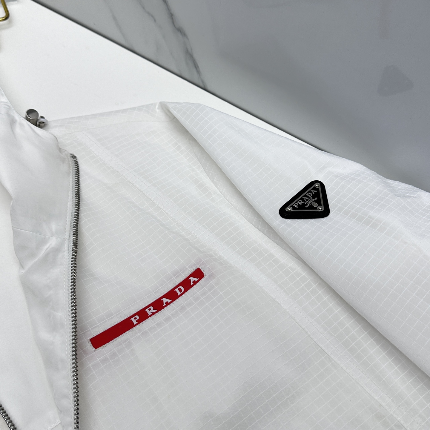 🆕Prada普拉达 2026早春系列，最新时尚连帽夹克外套.处处细节显工艺足够的高级 结构性剪裁的设计改