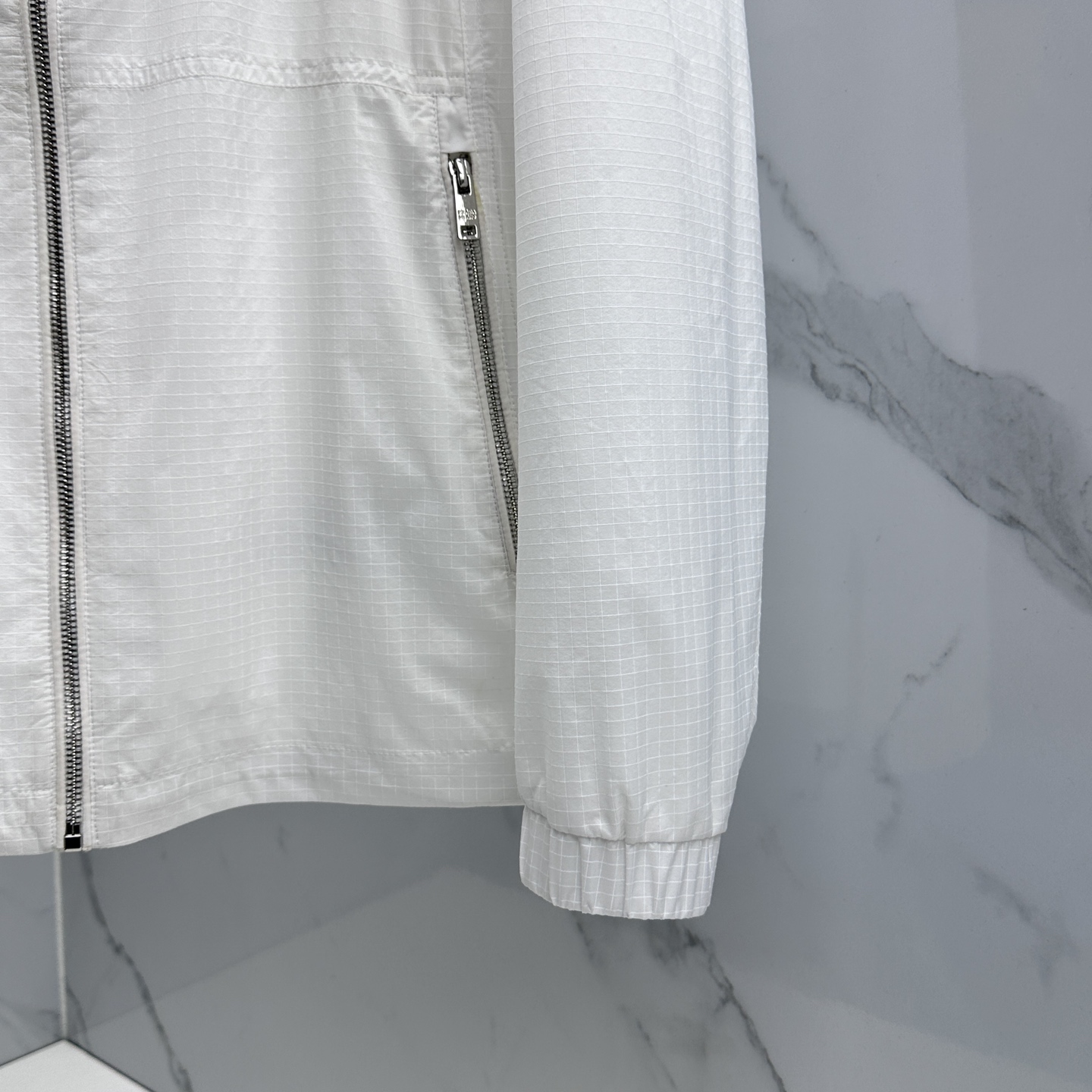 🆕Prada普拉达 2026早春系列，最新时尚连帽夹克外套.处处细节显工艺足够的高级 结构性剪裁的设计改