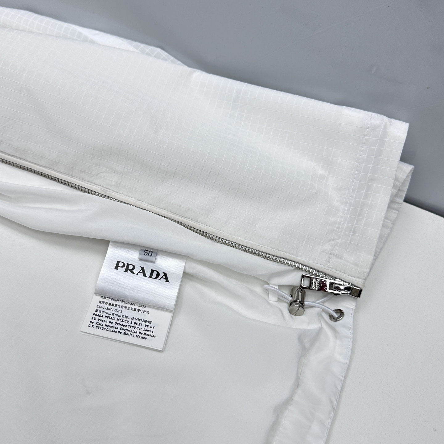 🆕Prada普拉达 2026早春系列，最新时尚连帽夹克外套.处处细节显工艺足够的高级 结构性剪裁的设计改