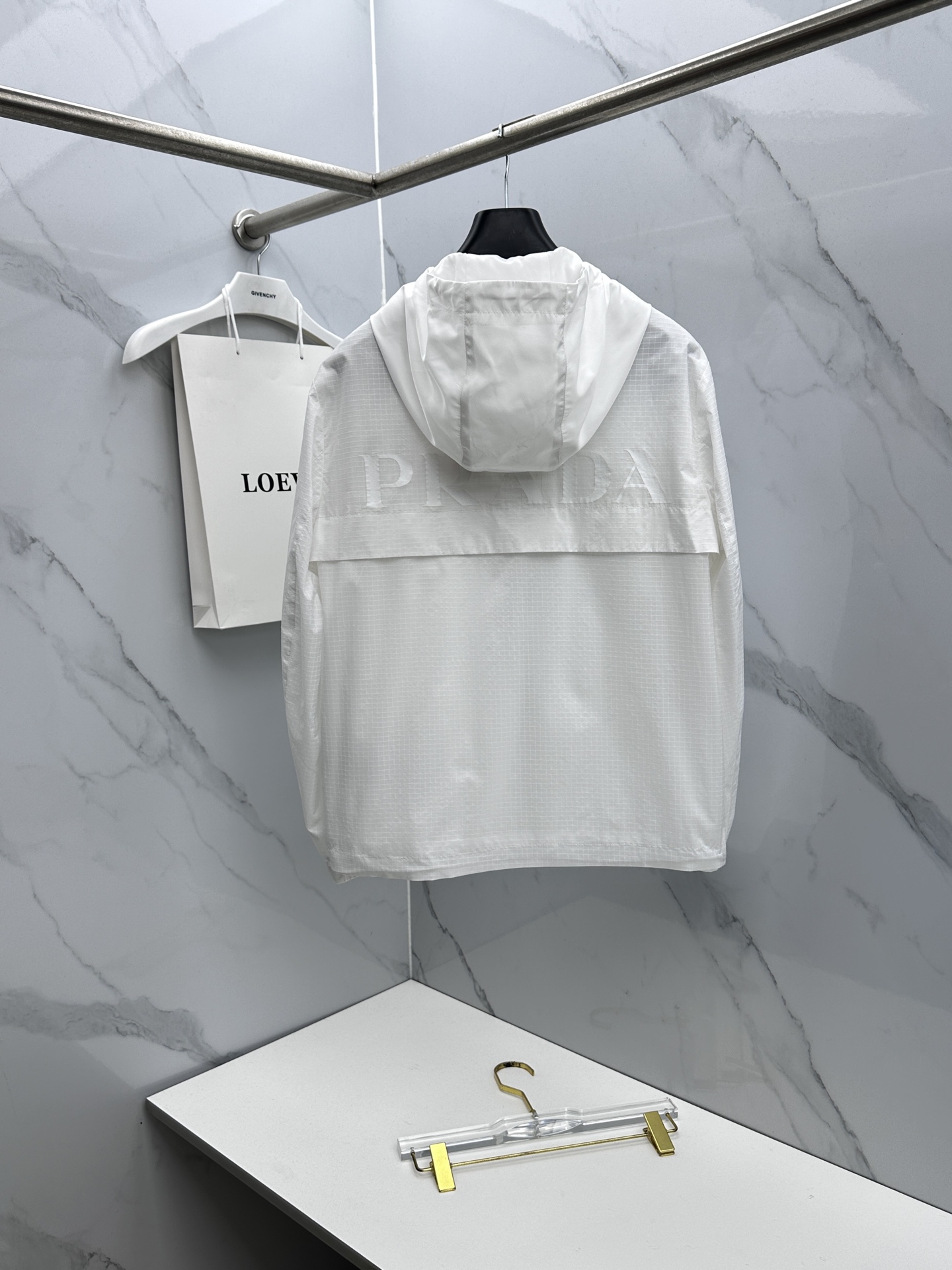 🆕Prada普拉达 2026早春系列，最新时尚连帽夹克外套.处处细节显工艺足够的高级 结构性剪裁的设计改