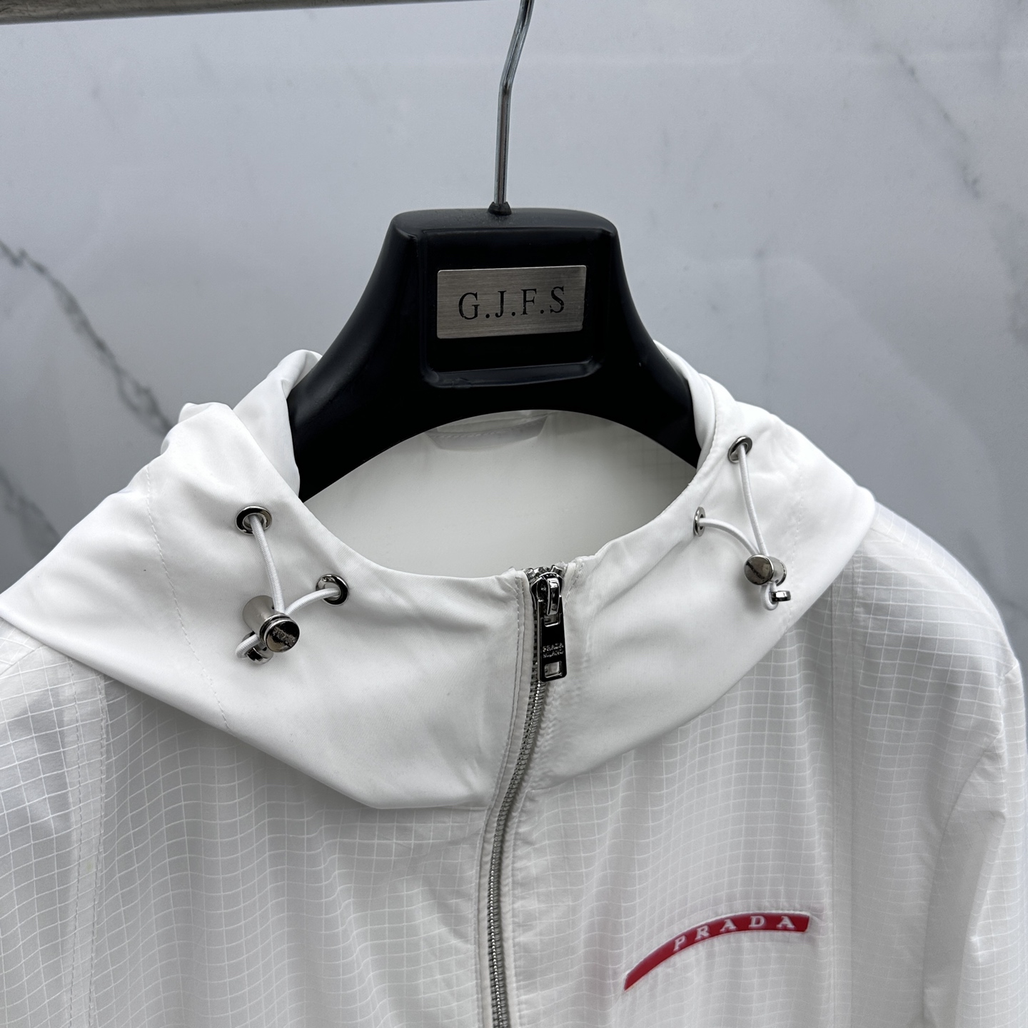 🆕Prada普拉达 2026早春系列，最新时尚连帽夹克外套.处处细节显工艺足够的高级 结构性剪裁的设计改