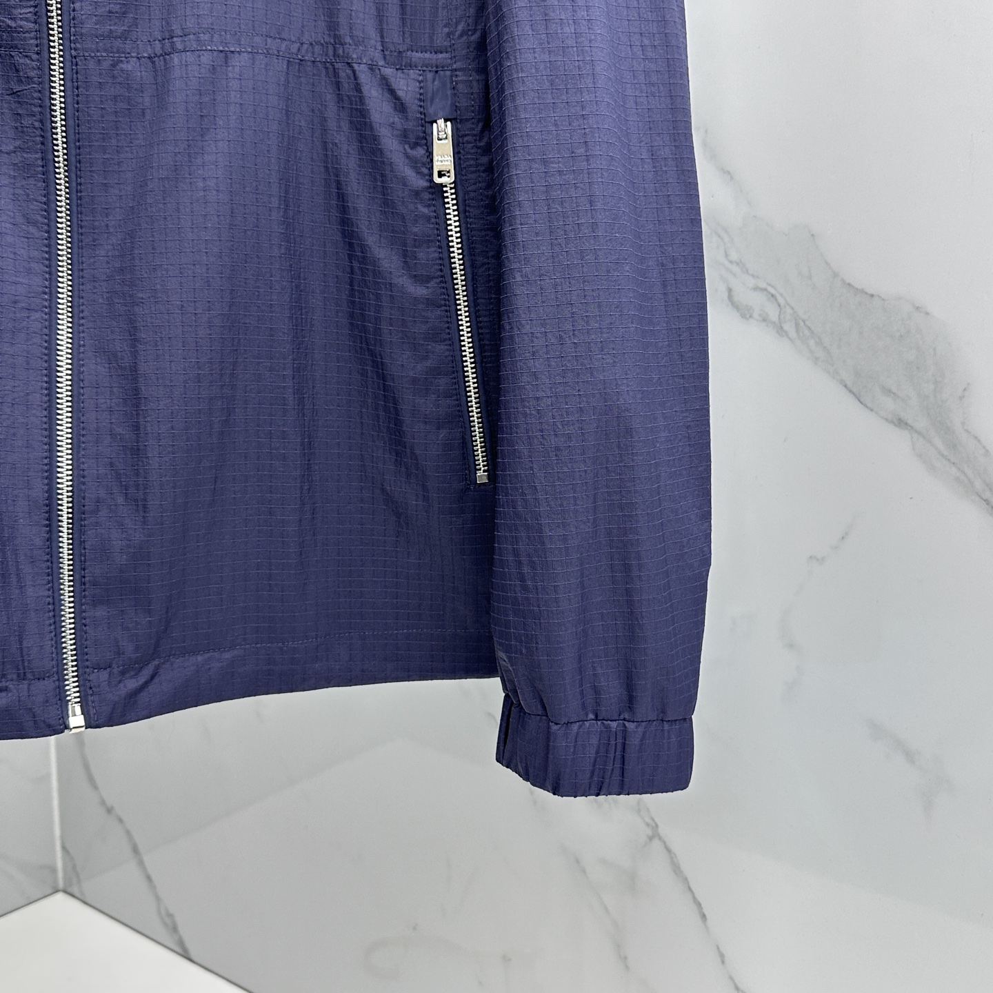 🆕Prada普拉达 2026早春系列，最新时尚连帽夹克外套.处处细节显工艺足够的高级 结构性剪裁的设计改