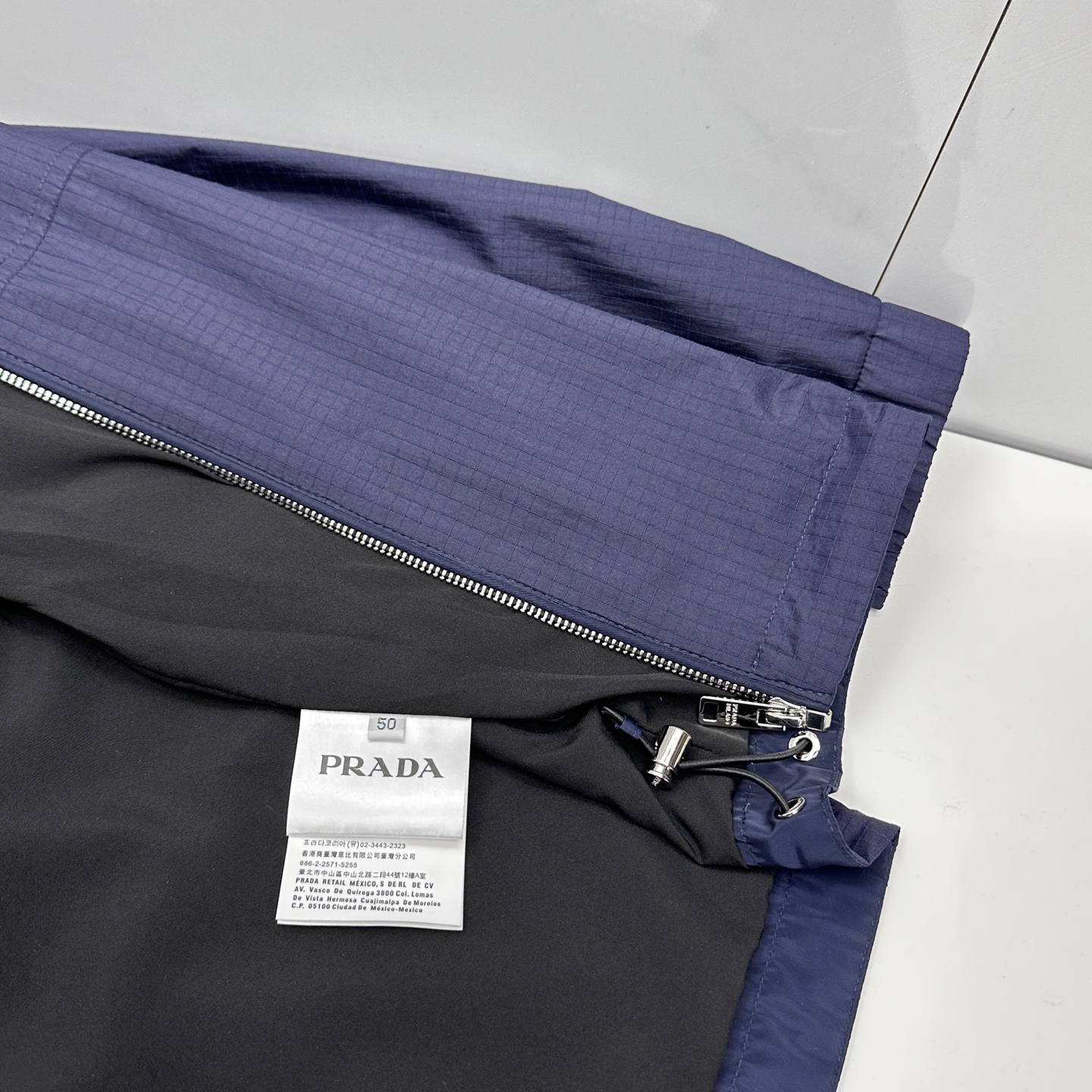 🆕Prada普拉达 2026早春系列，最新时尚连帽夹克外套.处处细节显工艺足够的高级 结构性剪裁的设计改