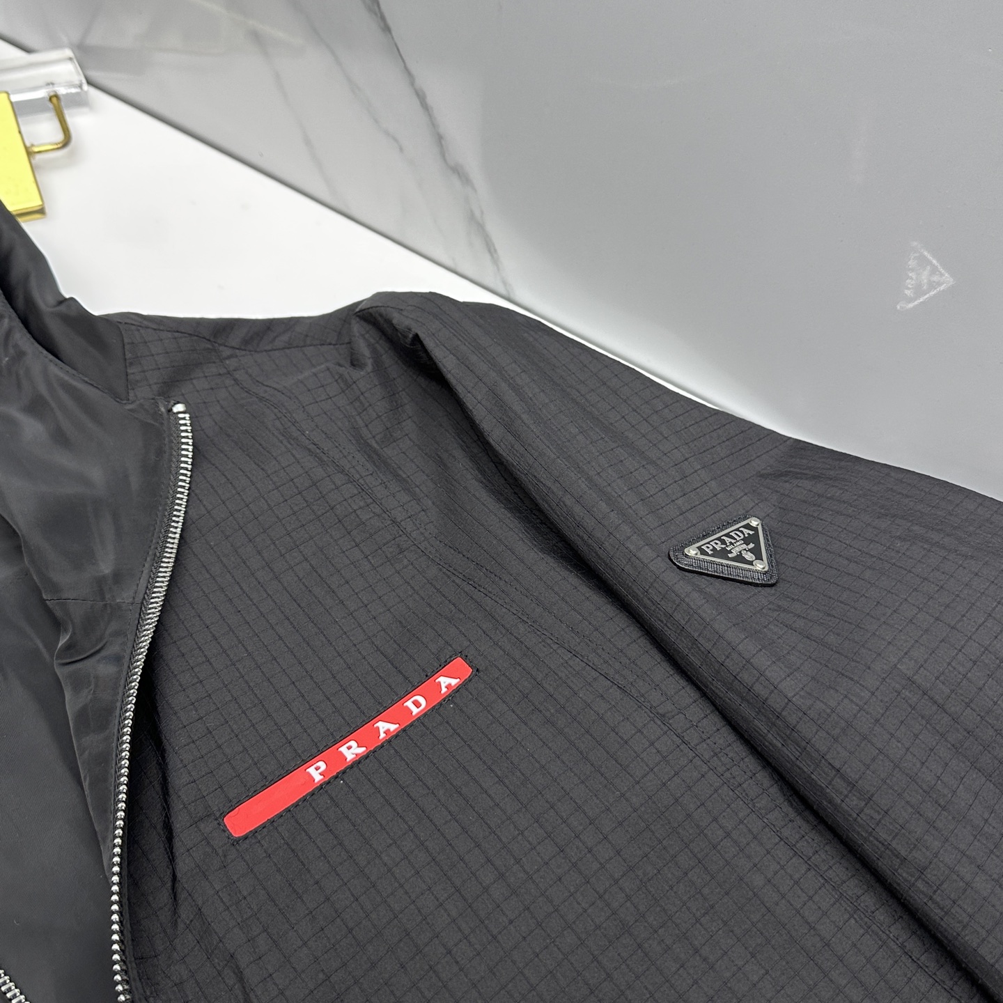 🆕Prada普拉达 2026早春系列，最新时尚连帽夹克外套.处处细节显工艺足够的高级 结构性剪裁的设计改