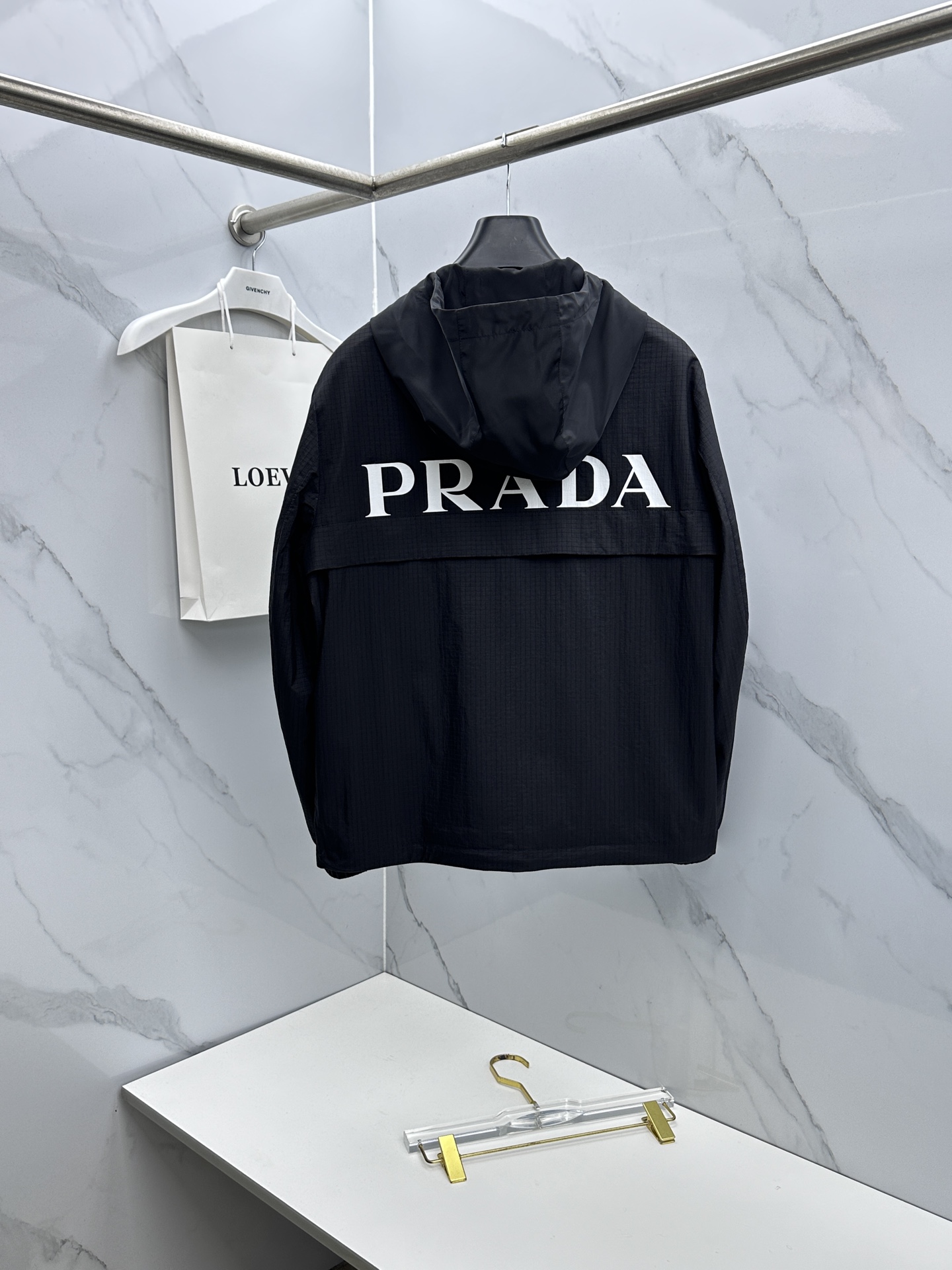 🆕Prada普拉达 2026早春系列，最新时尚连帽夹克外套.处处细节显工艺足够的高级 结构性剪裁的设计改