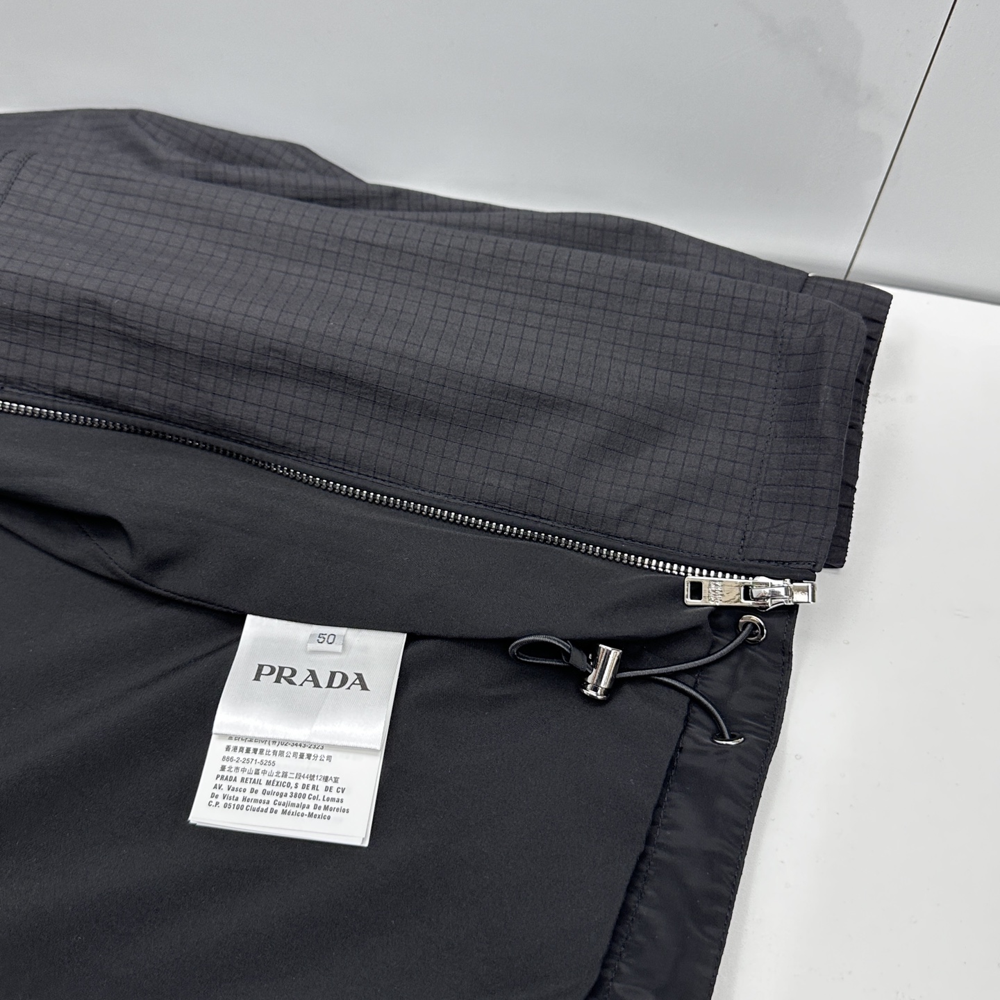 🆕Prada普拉达 2026早春系列，最新时尚连帽夹克外套.处处细节显工艺足够的高级 结构性剪裁的设计改